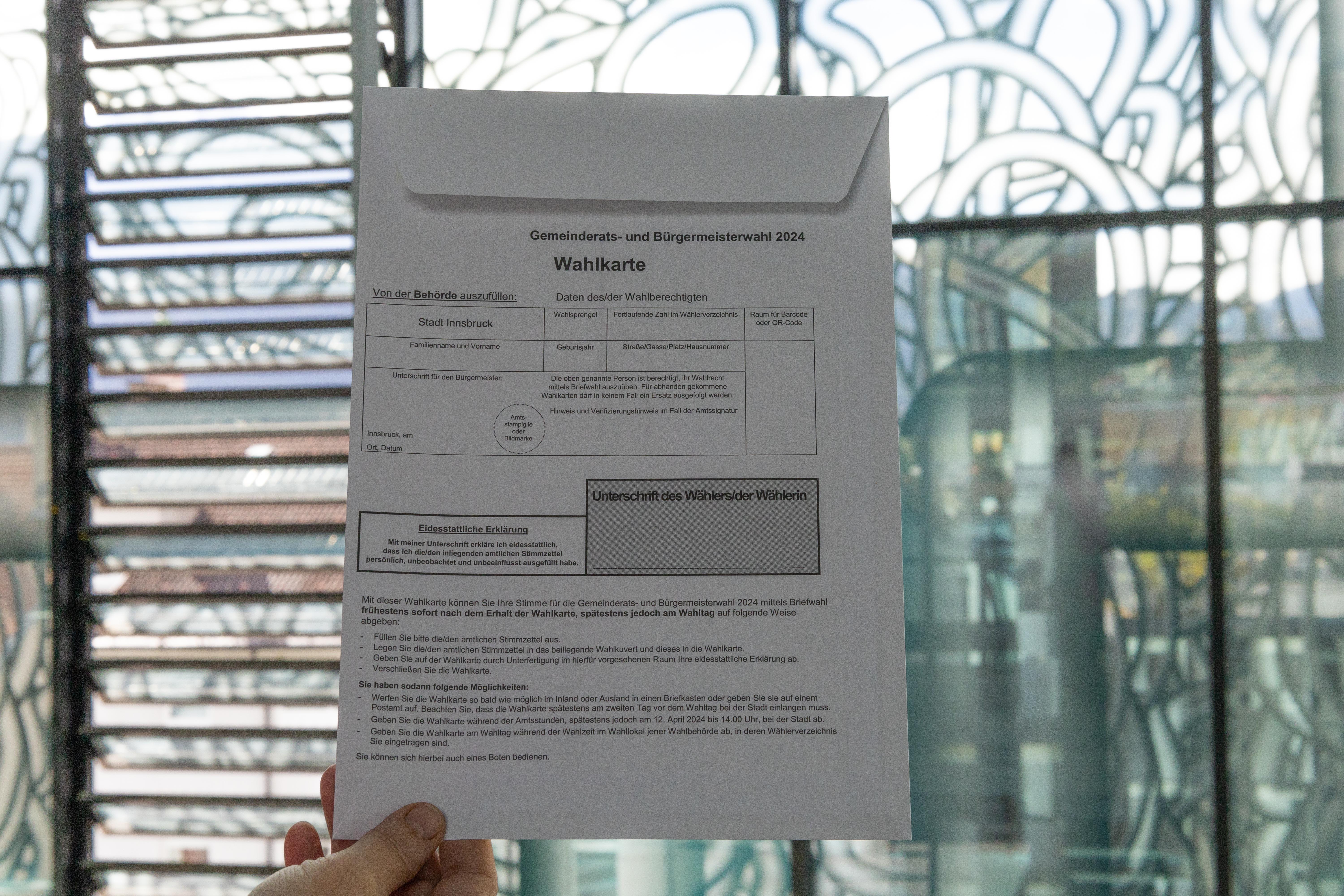 Wer bei der Wahl am Sonntag, 28. April, verhindert ist, kann bis Freitag, 26. April, im Wahlkartenbüro (Rathaus, 6. Stock) per Wahlkarte wählen.