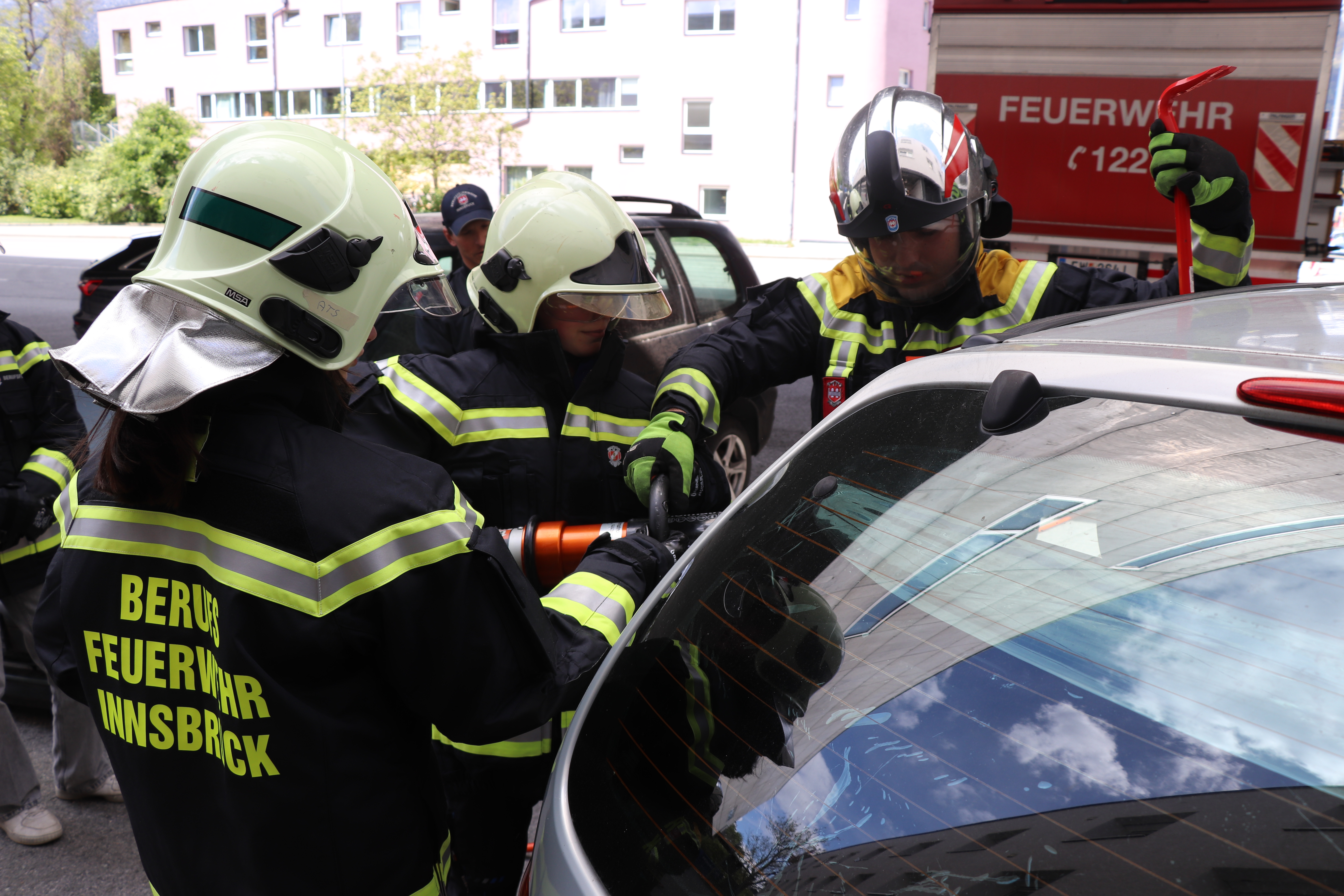 Ein Auto wurde zerschnitten.