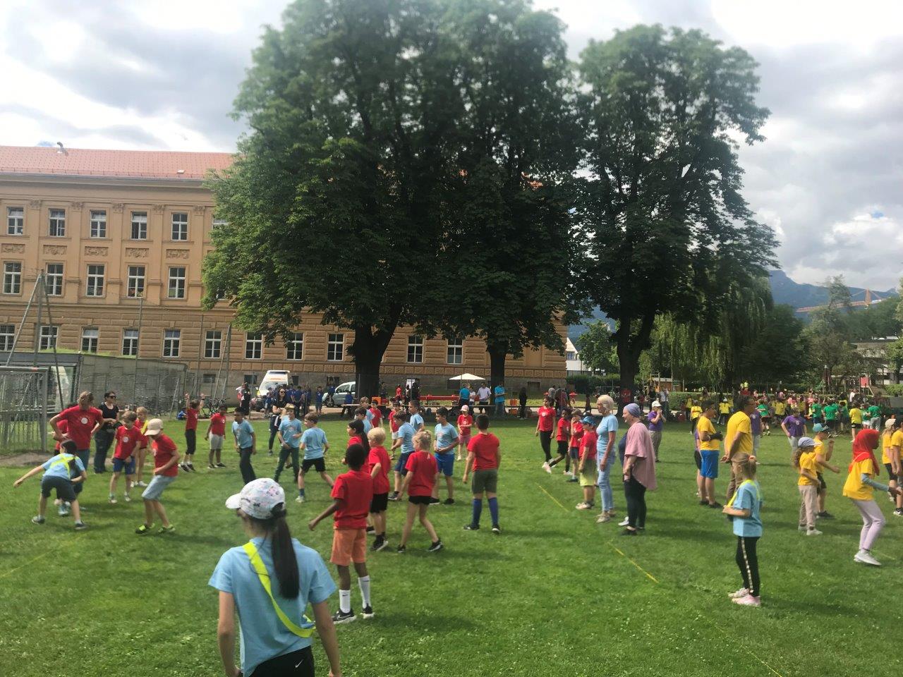 Der Schulgarten der Volksschule Saggen-Siebererschule präsentierte sich letzten Mittwoch als großes Turniergelände