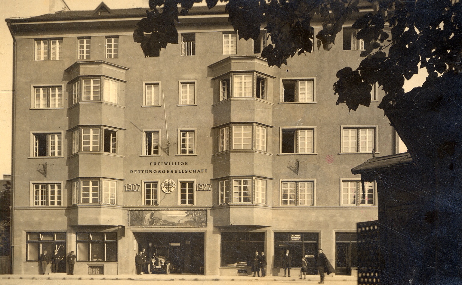 Haus der Freiwilligen Rettungsgesellschaft „Rettungsheim“ 1907-1927 in der Salurner Straße, ca. 1927.