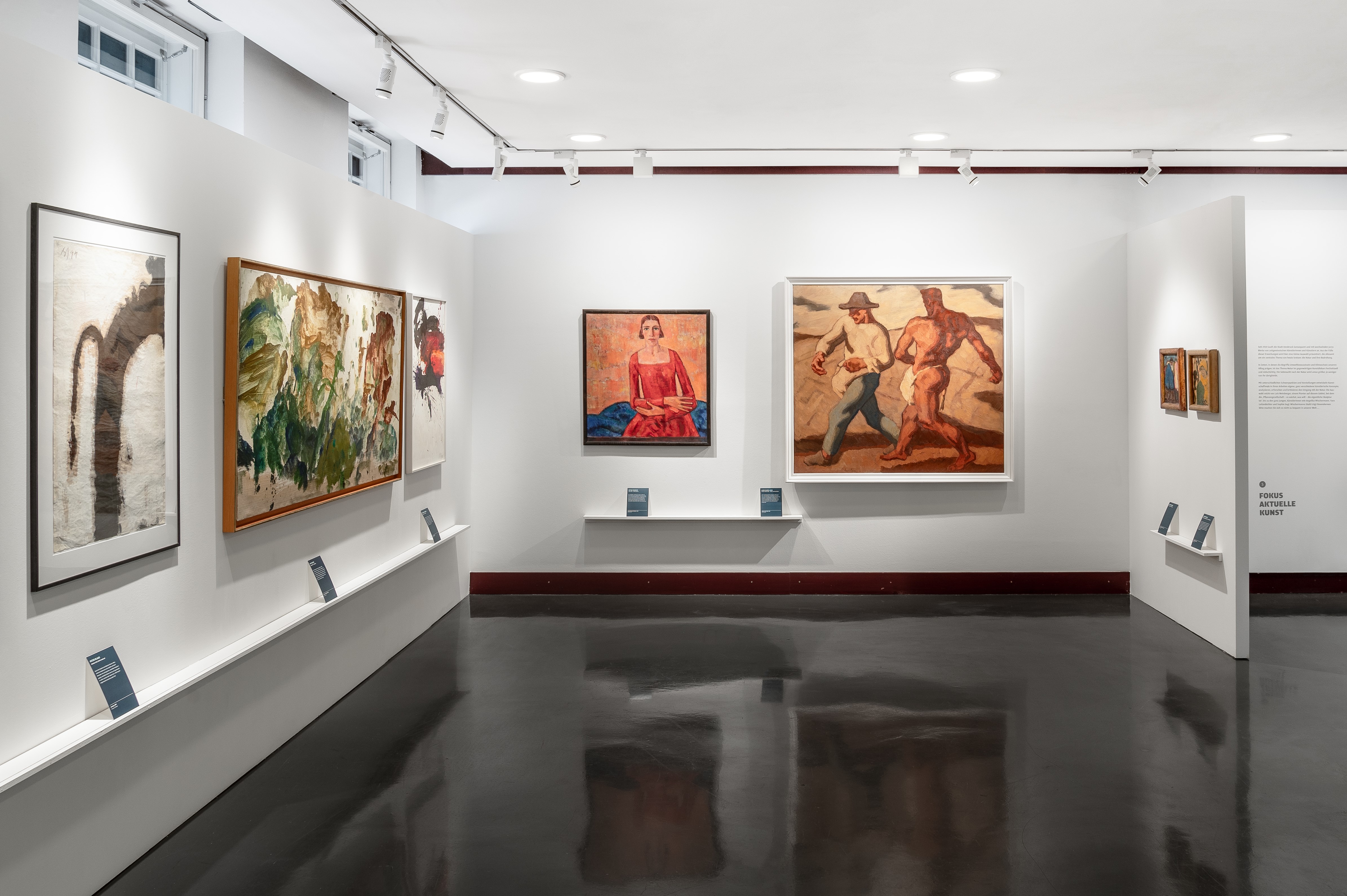 In der Ausstellung „was bleibt“ sind bis 26. Oktober Kunstwerke aus der städtischen Kunstsammlung zu sehen. Am 5. und 26. Oktober bieten das Stadtarchiv/Stadtmuseum und das Museum Goldenes Dachl ein besonderes Programm.