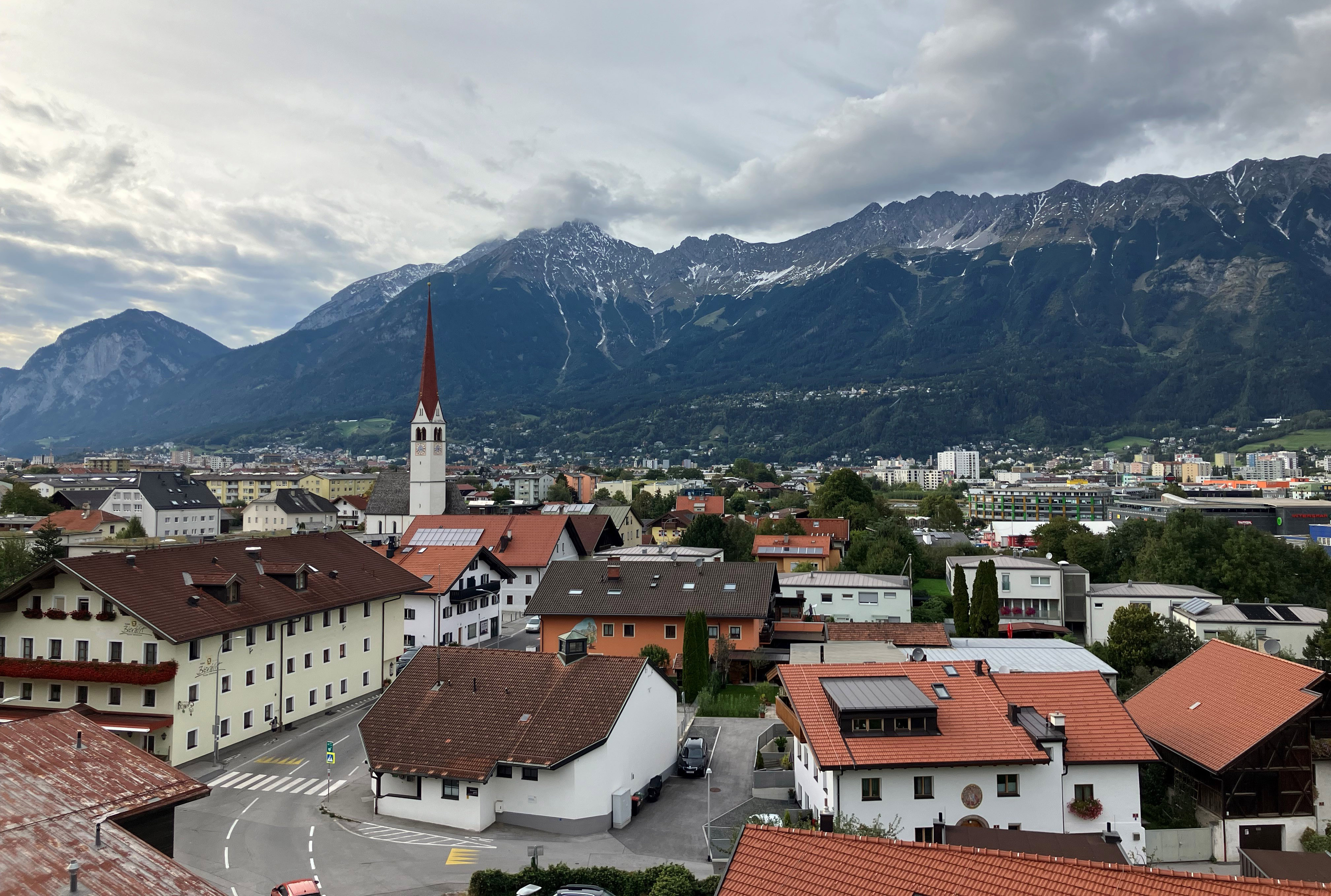 Bis heute hat sich die Amraser Stadtteilkultur ihren dörflich-bäuerlichen Charakter bewahrt.