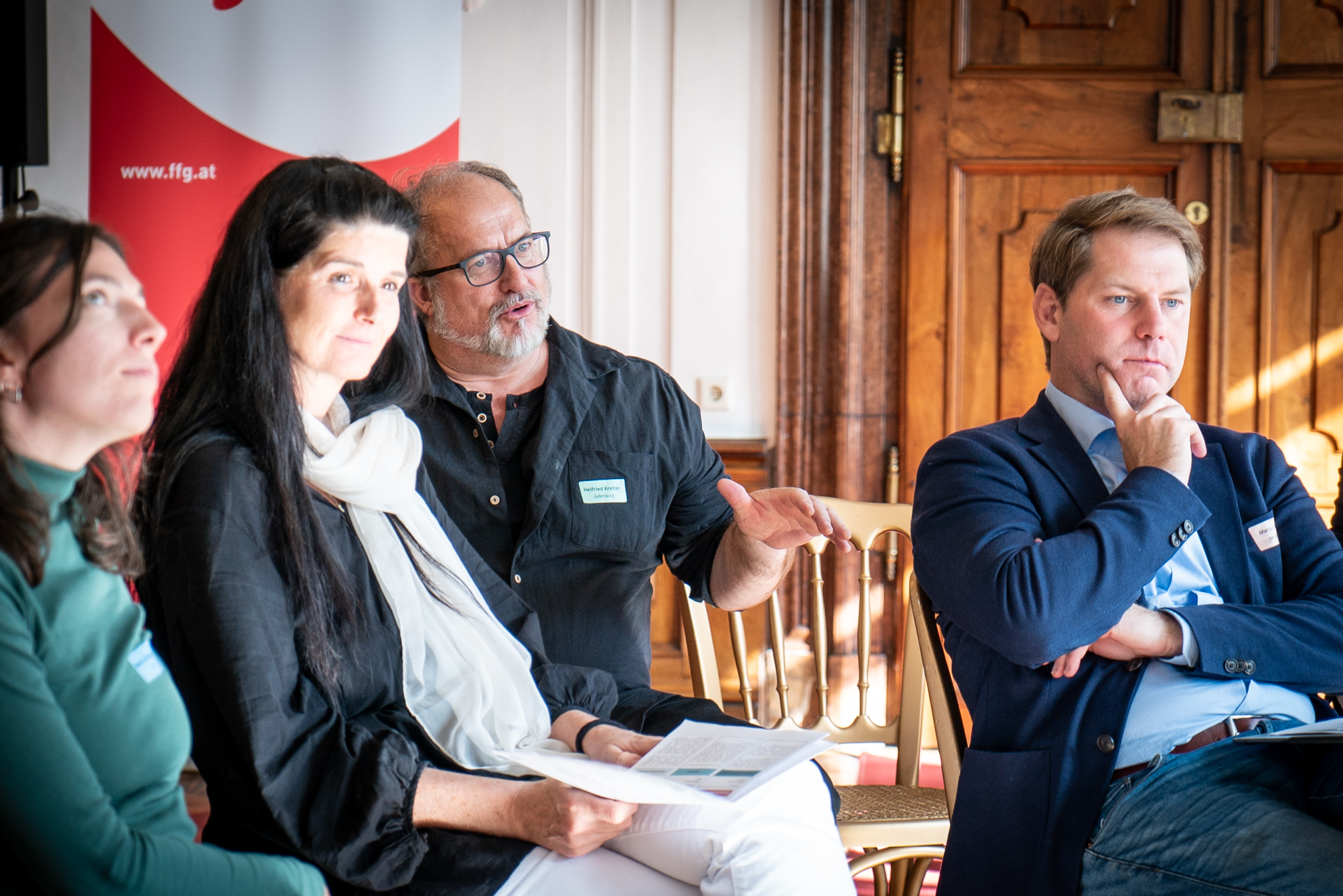 Am Montag, den 21. Oktober 2024, trafen sich 35 österreichische Pionierstädte in Salzburg zum Dialogforum „Klimaneutrale Stadt“, darunter auch Stadträtin Janine Bex und weitere VertreterInnen der Stadt Innsbruck. Die Mission „Klimaneutrale Stadt“ unterstützt Städte und Kommunen dabei, durch Forschung und Entwicklung schneller klimaneutral zu werden. Das Know-how und die Strategien und Maßnahmen, die zur Erreichung der Klima- und Energieziele beitragen, werden mit anderen Städten ausgetauscht und gefördert. Die Städte werden dabei vom Klimaschutzministerium (BMK) und dem Klima- und Energiefonds unterstützt.