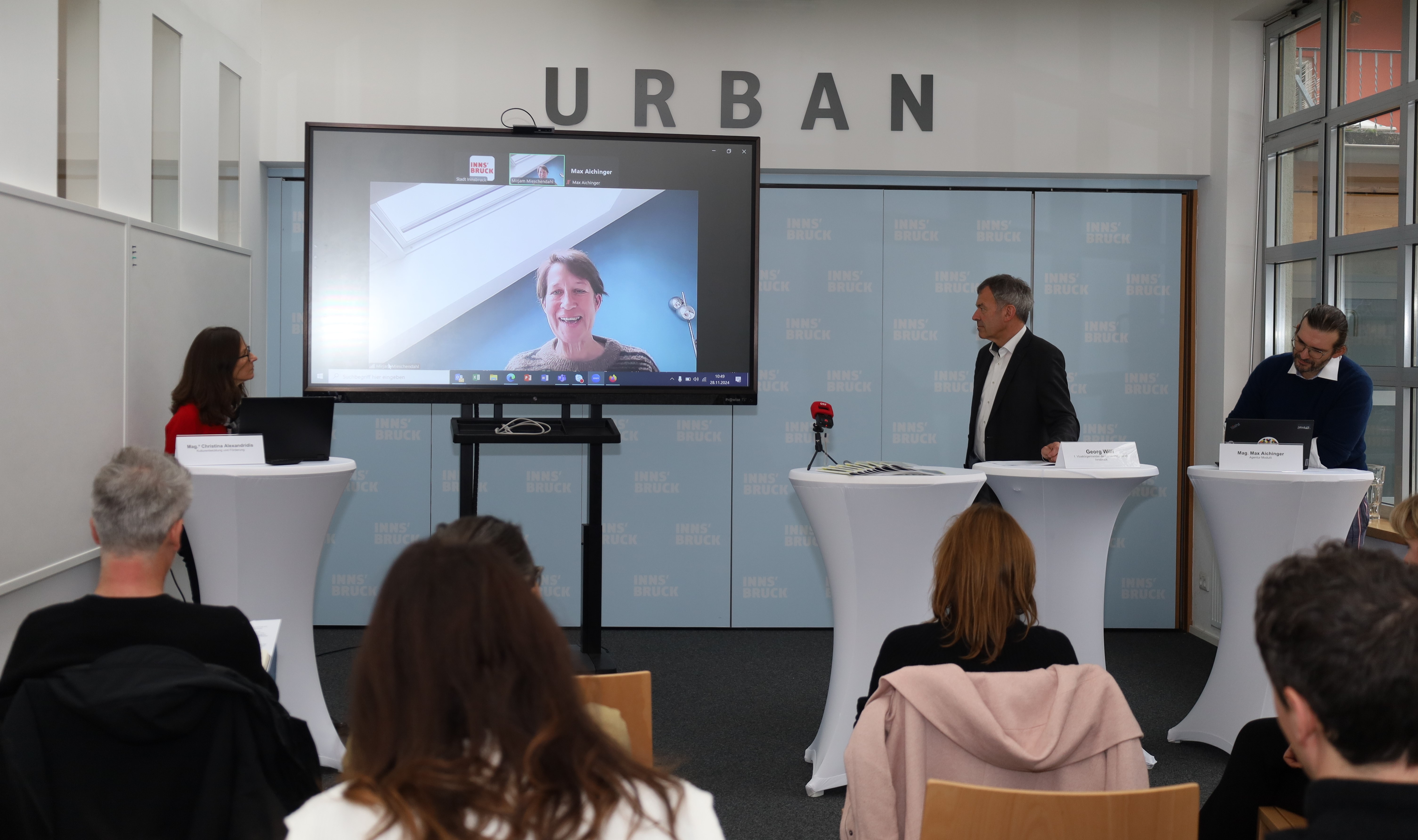 Mirjam Mieschendahl stellte - online zugeschaltet - WeLocally vor: Eine Plattform mit dem Fokus auf lokale kleine Unternehmen, Vereine, Initiativen und Kunst- und Kulturschaffende, auf  Niederschwelligkeit und Nachhaltigkeit.