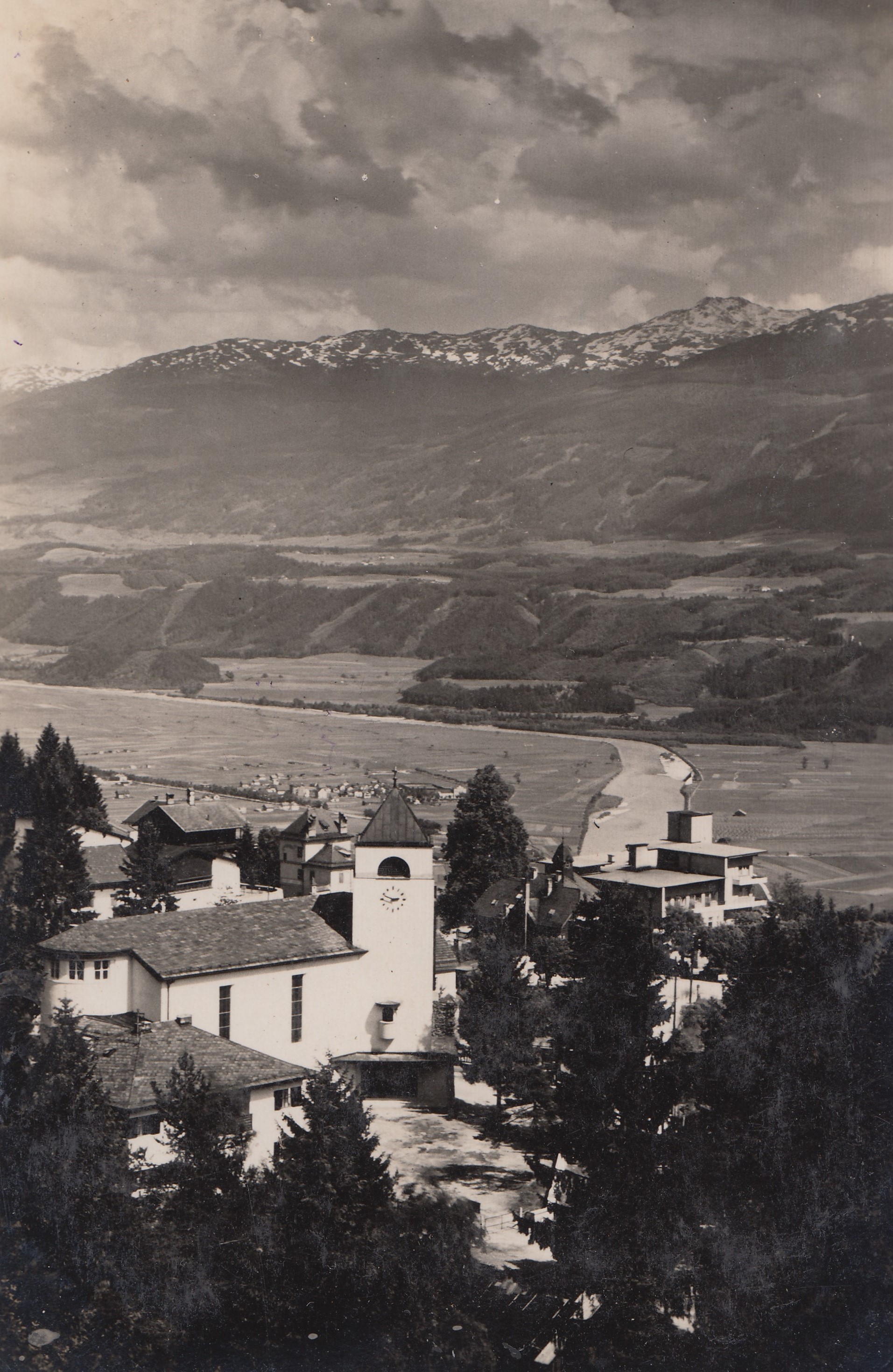 Die Theresienkirche auf der Hungerburg.