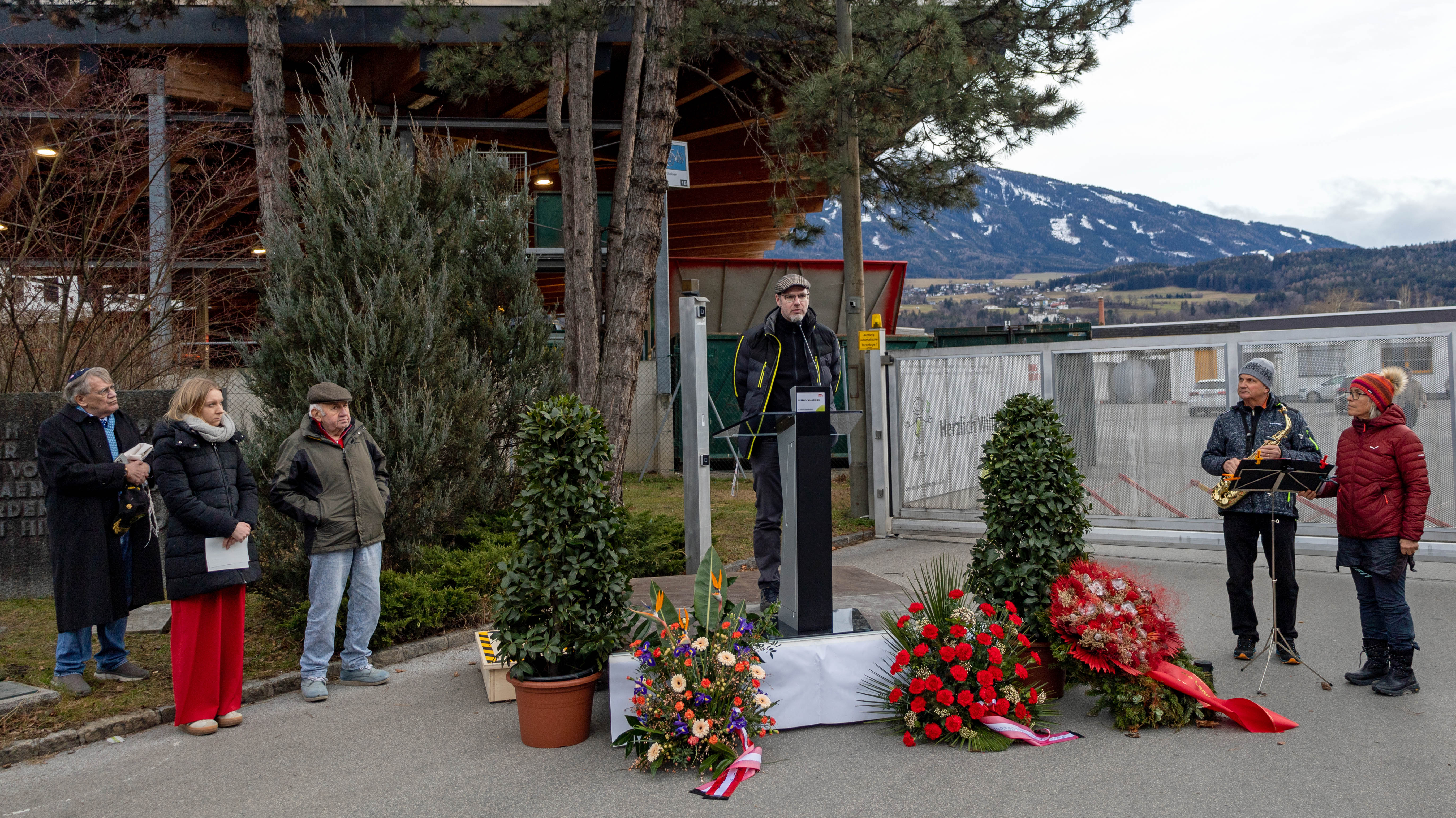 Wolfgang Grünzweig (Bund sozialdemokratischer FreiheitskämpferInnen) zeigte die historischen Dimensionen der NS-Verbrechen auf.