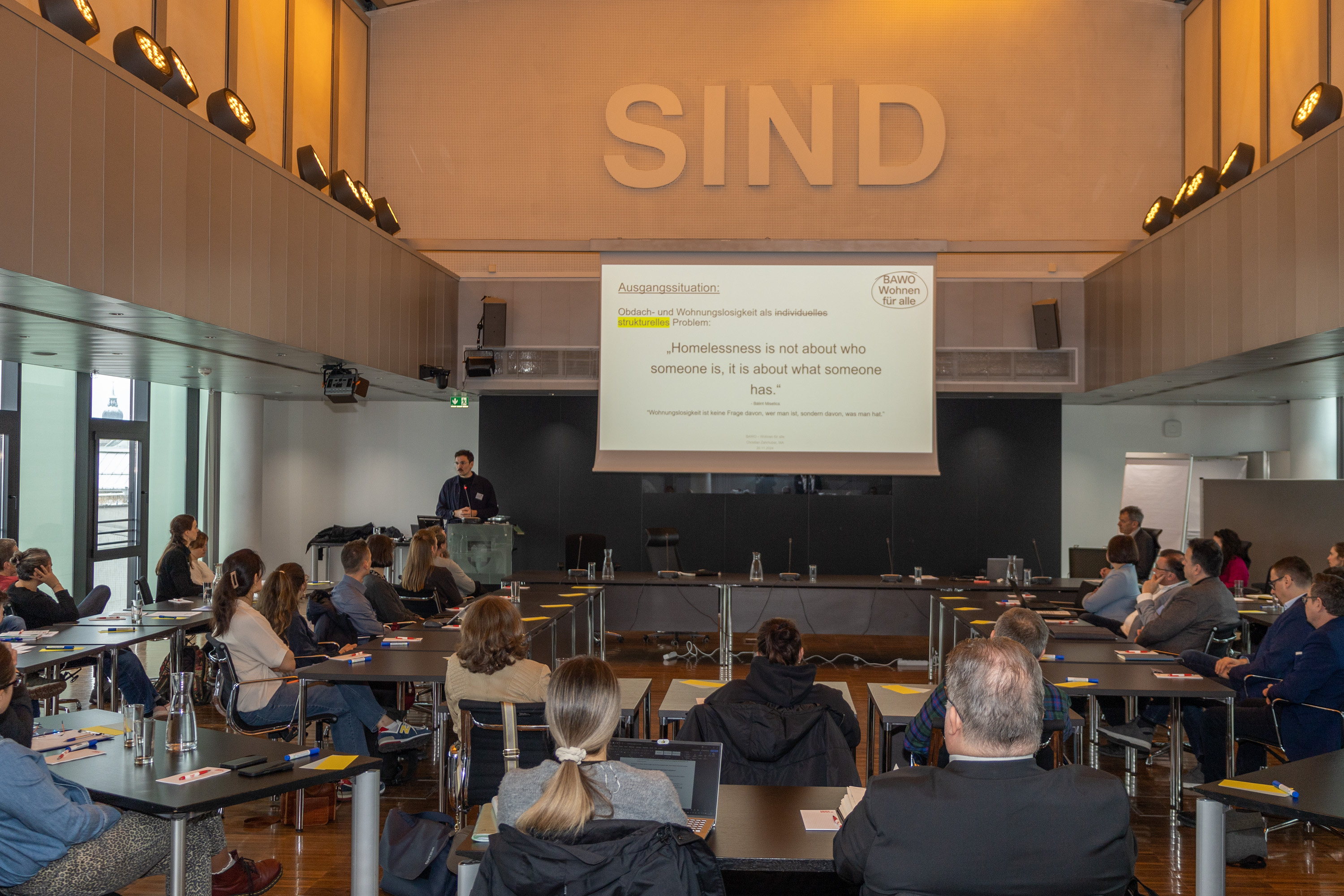 Mehr als 60 VertreterInnen aus Politik, Verwaltung und sozialen Einrichtungen nahmen an der Kickoff-Veranstaltung im Rathaus teil.