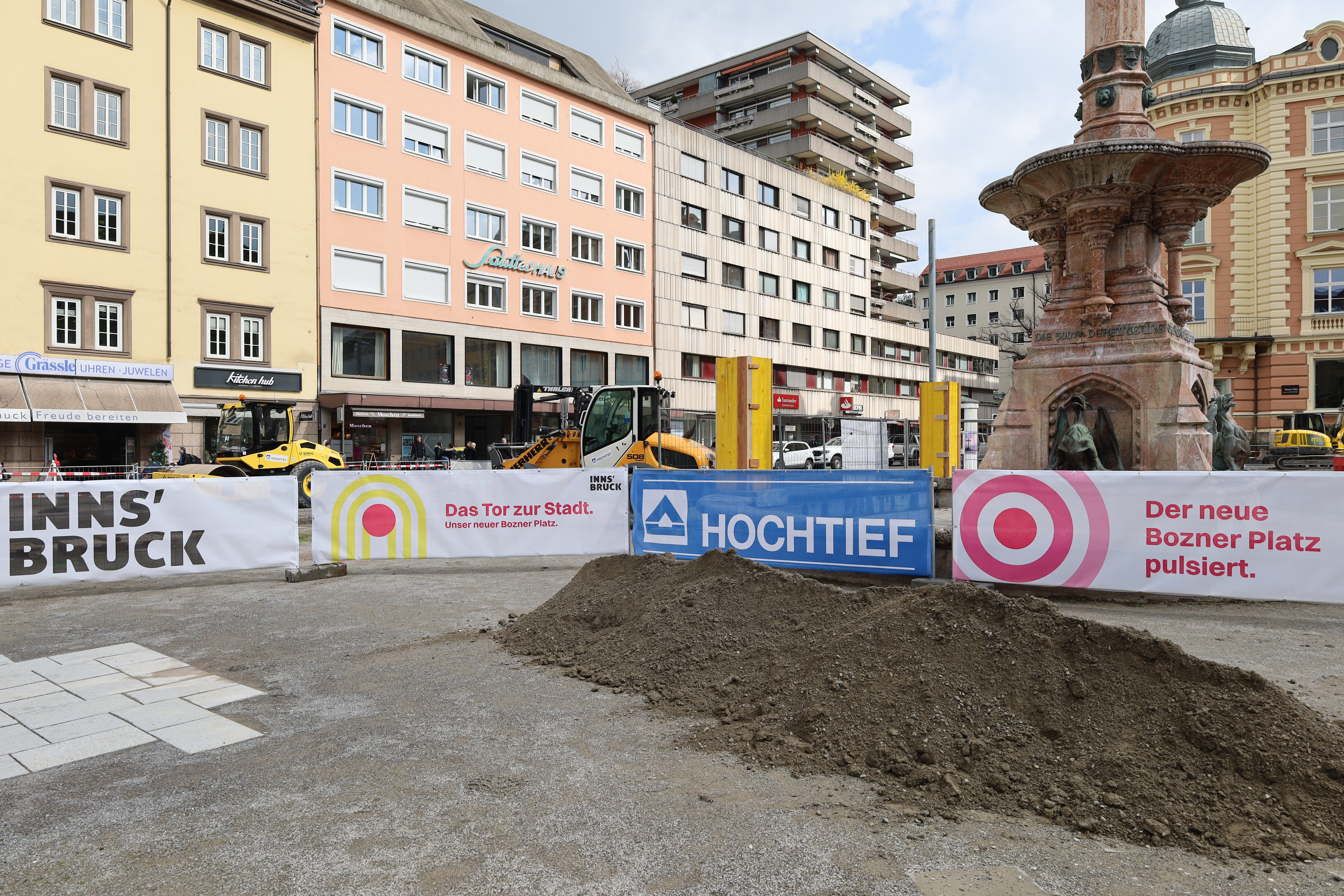 Die Baustelleneinrichtung am Bozner Platz ist erfolgt, jetzt geht es mit den Bauarbeiten weiter.