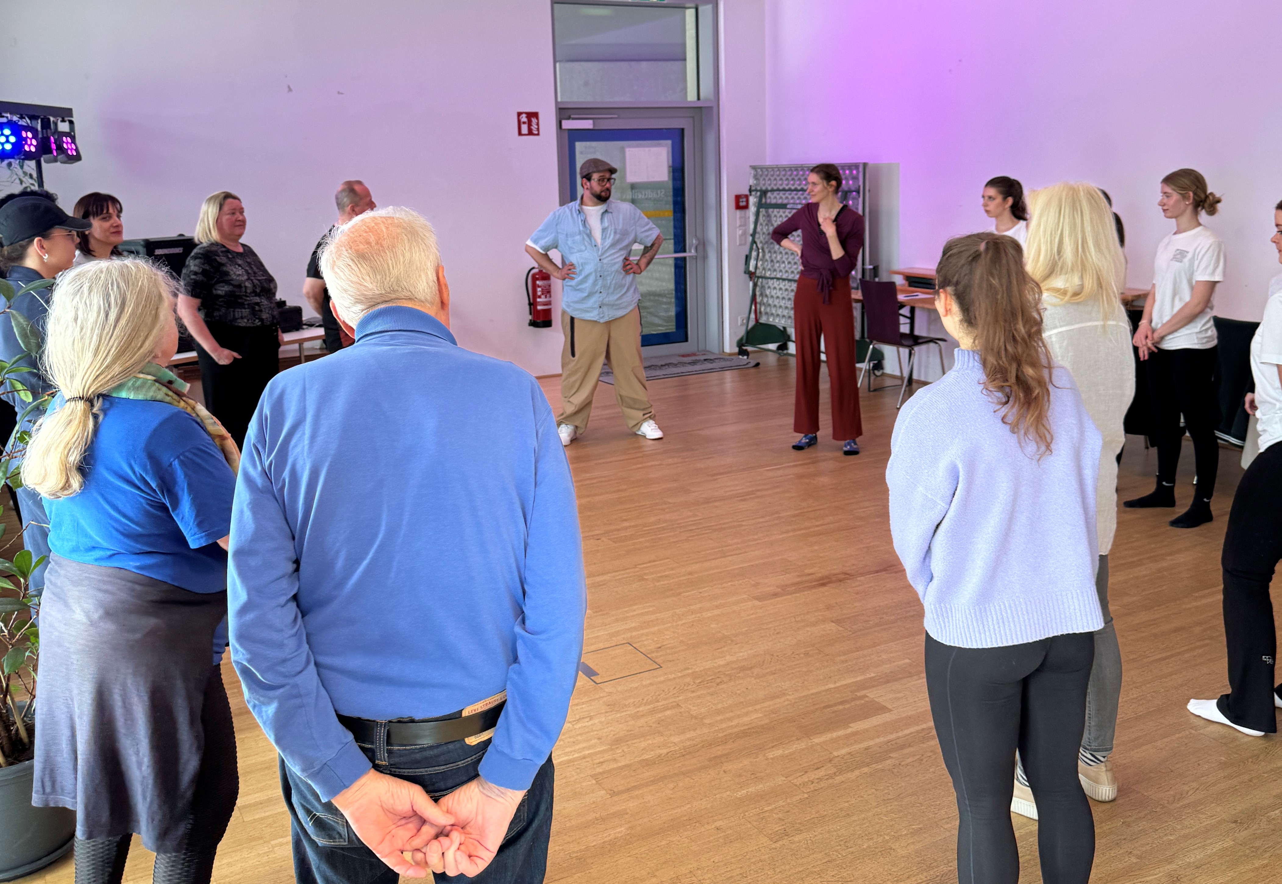 Mit den Tanz-Cafés im Stadtteiltreff Reichenau wird das Zusammenleben im neu entstehenden
Innsbrucker Stadtteil Campagne Areal lebendiger und inklusiver.