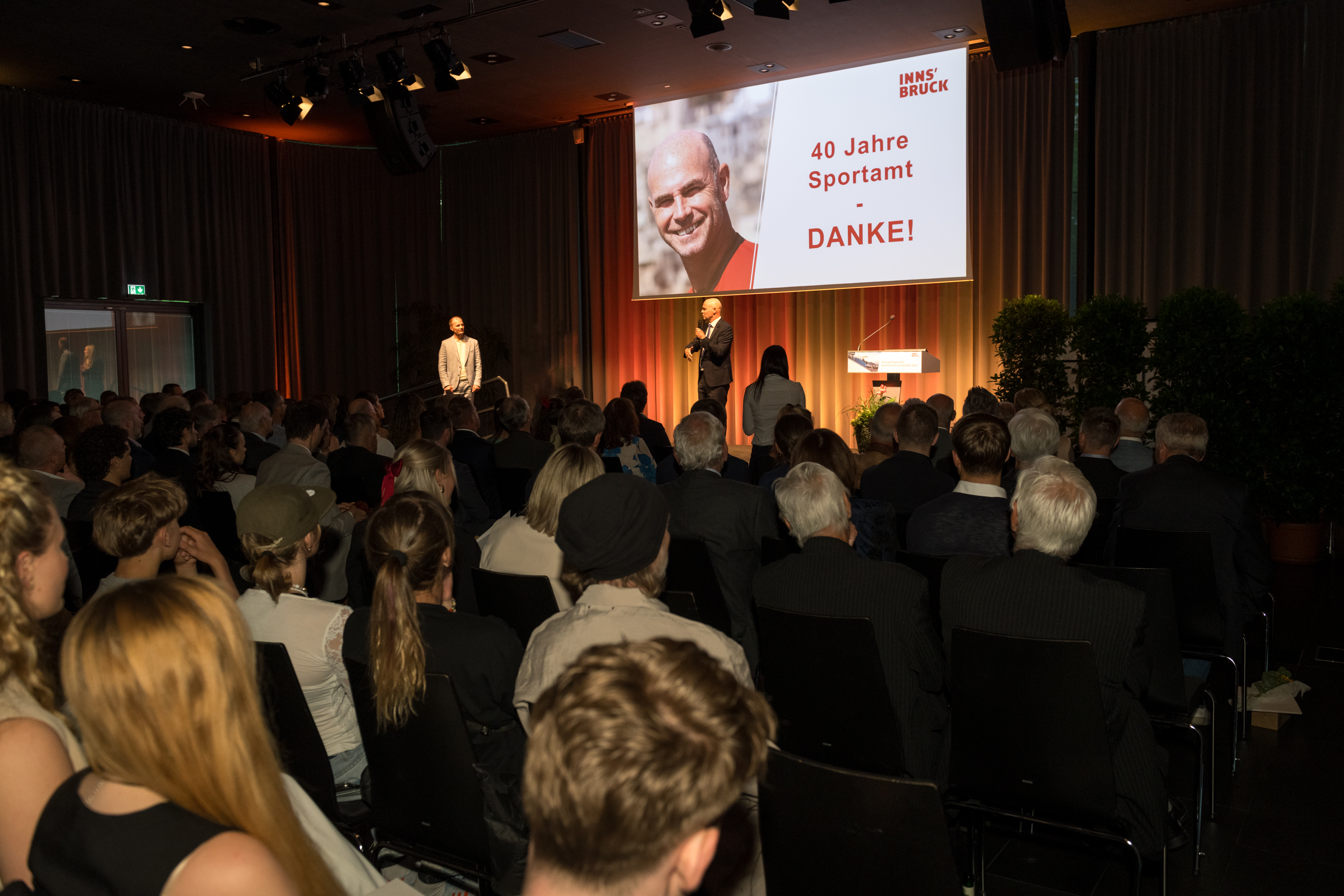 Sportamtsleiter Romuald Niescher wurde nach 40 Jahren im Dienst feierlich verabschiedet.