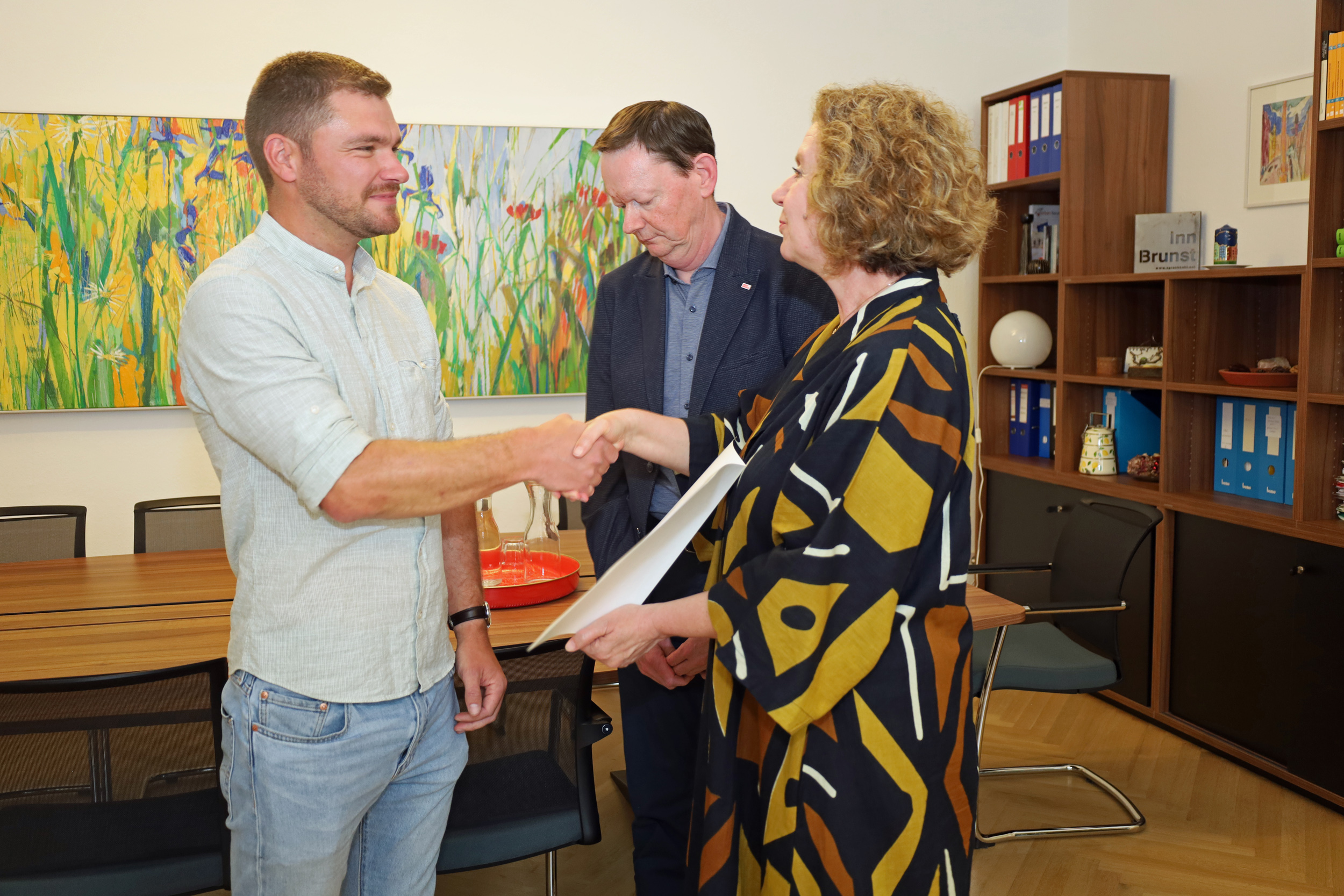 Seit 1. Juni 2025 ist Matthias Stang (2.v.l.) Vorstand des Amtes Wald und Natur. Im Beisein von Bürgermeister Johannes Anzengruber, Magistratsdirektorin Gabriele Herlitschka und Abteilungsleiter Robert Schöpf (v.l.) bekam der neue Amtsleiter feierlich sein Dekret verliehen.