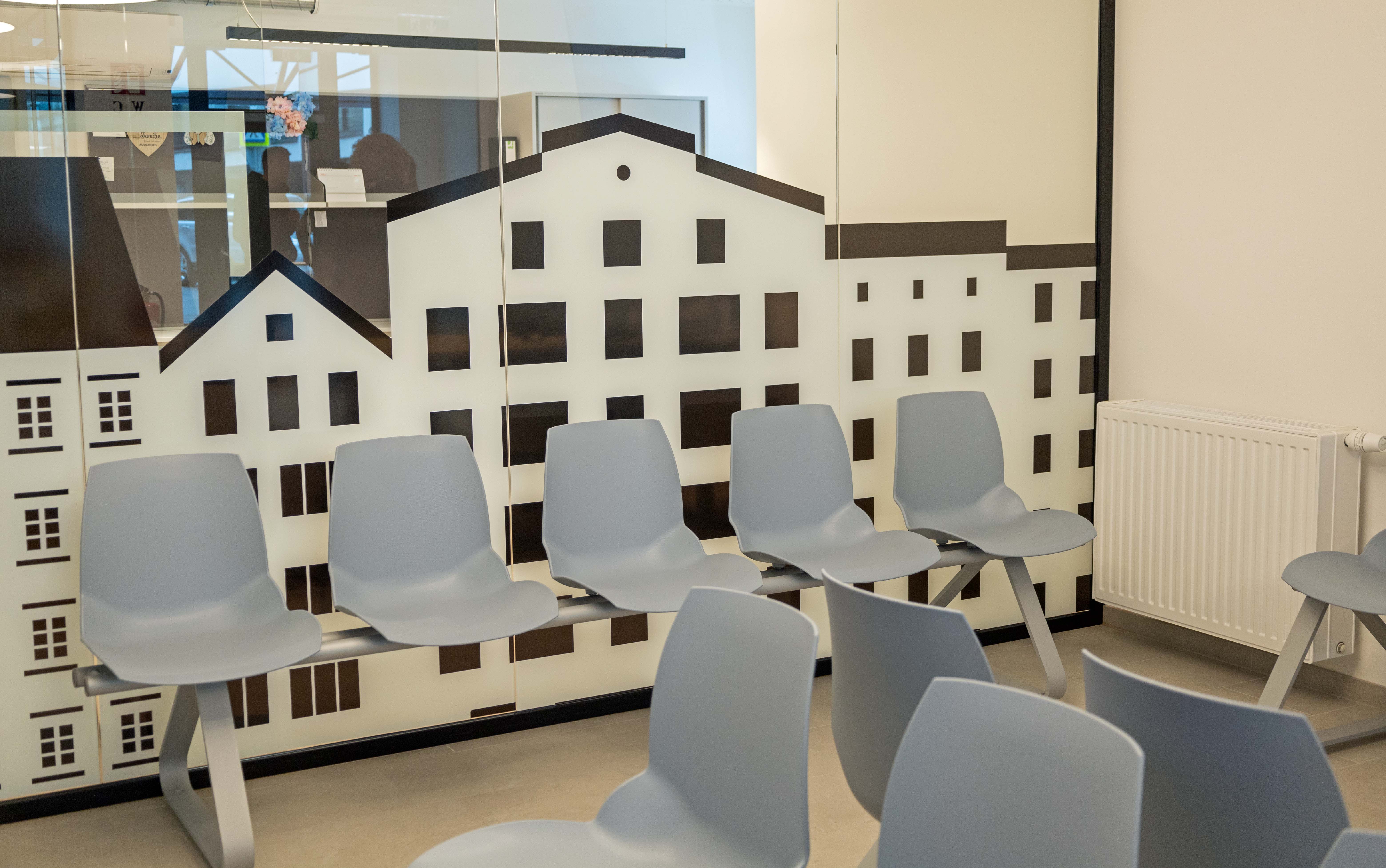 Wer sich lieber persönlich beraten lässt, ist in den neuen Räumlichkeiten der städtischen Wohnungsvergabe in der Bürgerstraße 8
herzlich willkommen.