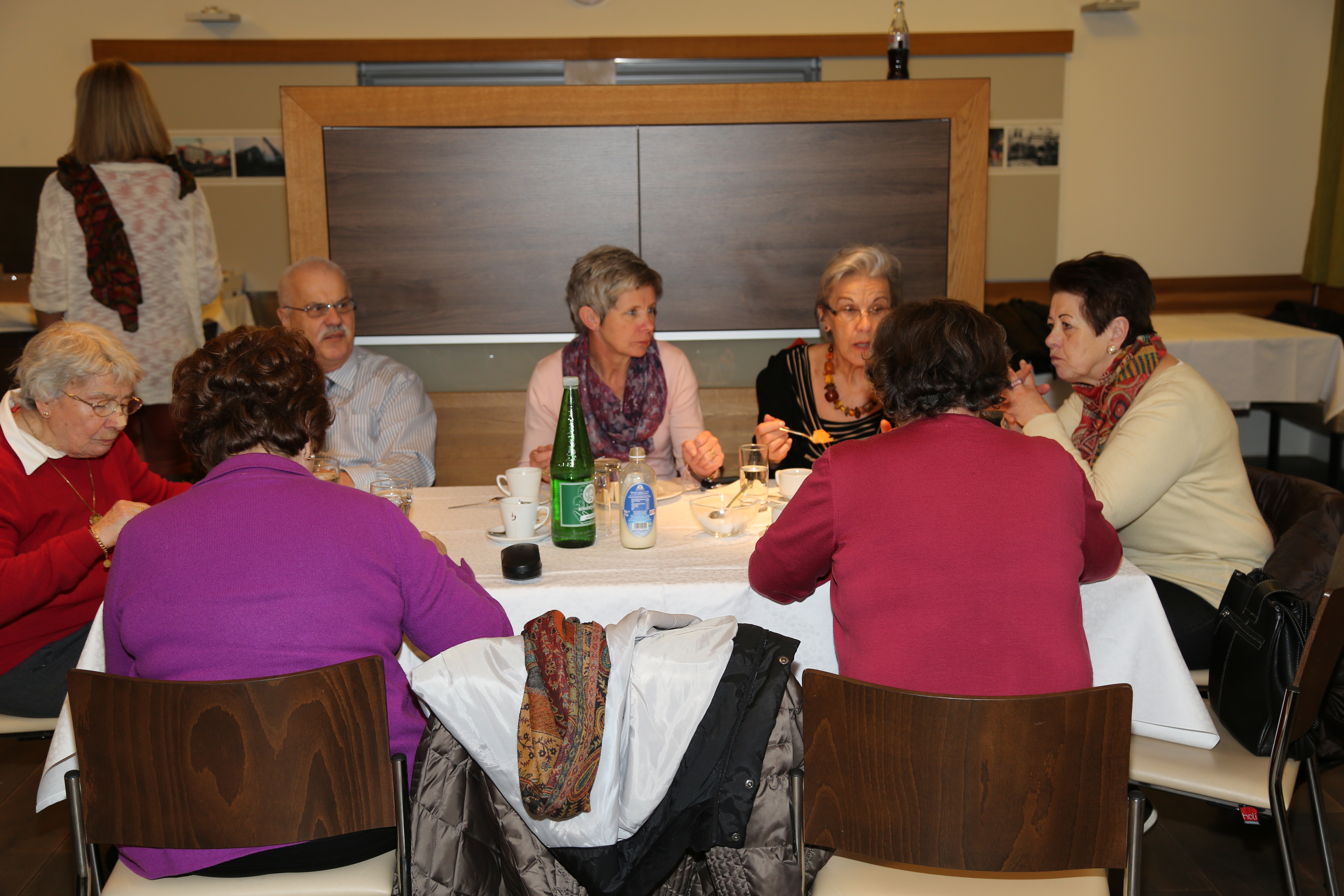 Bei Kaffee und Kuchen lässt es sich ganz hervorragend diskutieren und Erfahrungen austauschen.