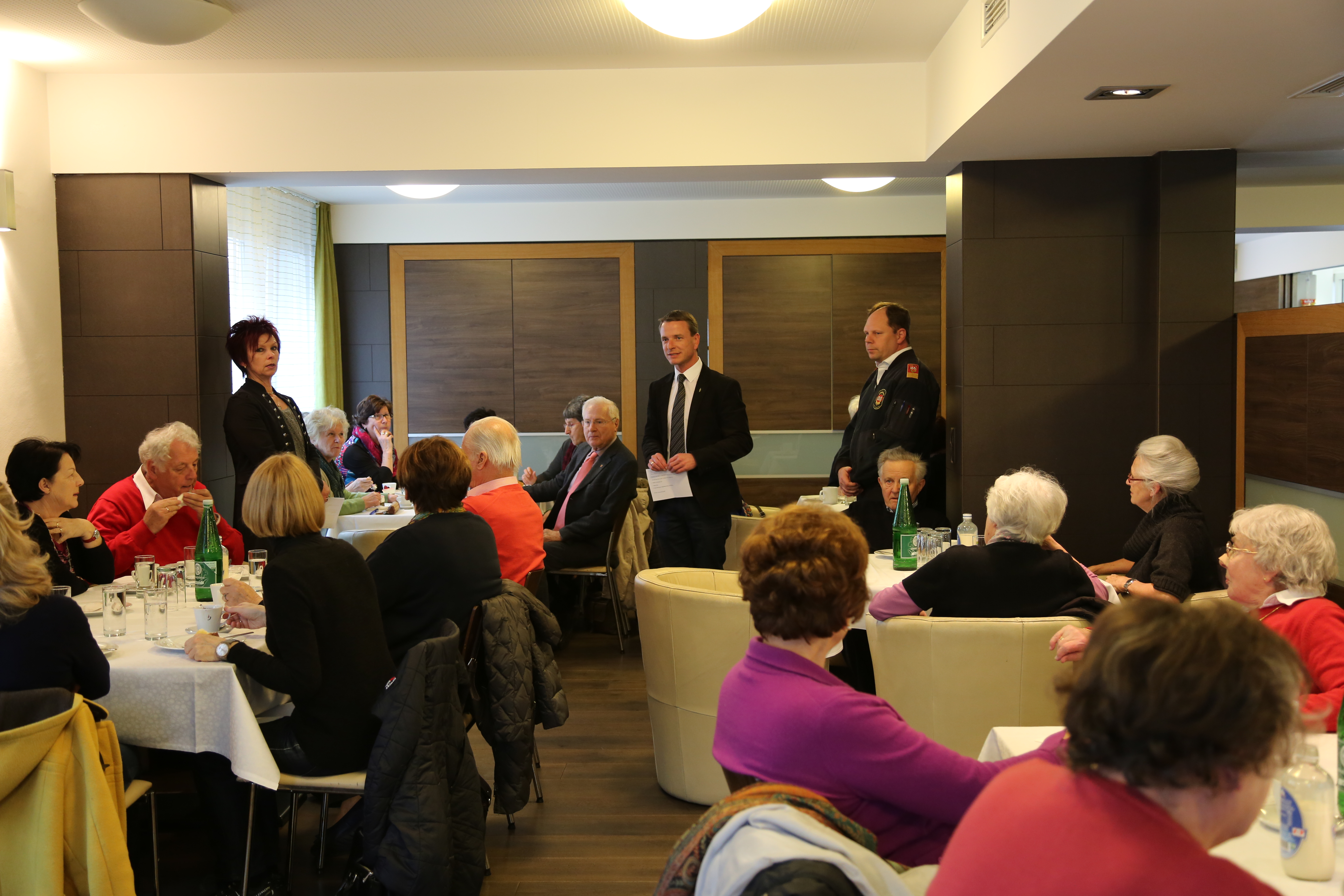 SeniorInnenreferent und Vizebürgermeister Christoph Kaufmann begrüßte die LeiterInnen der SeniorInnenstuben und bedankte sich für deren Einsatz zum Wohle der Innsbrucker Seniorinnen und Senioren.