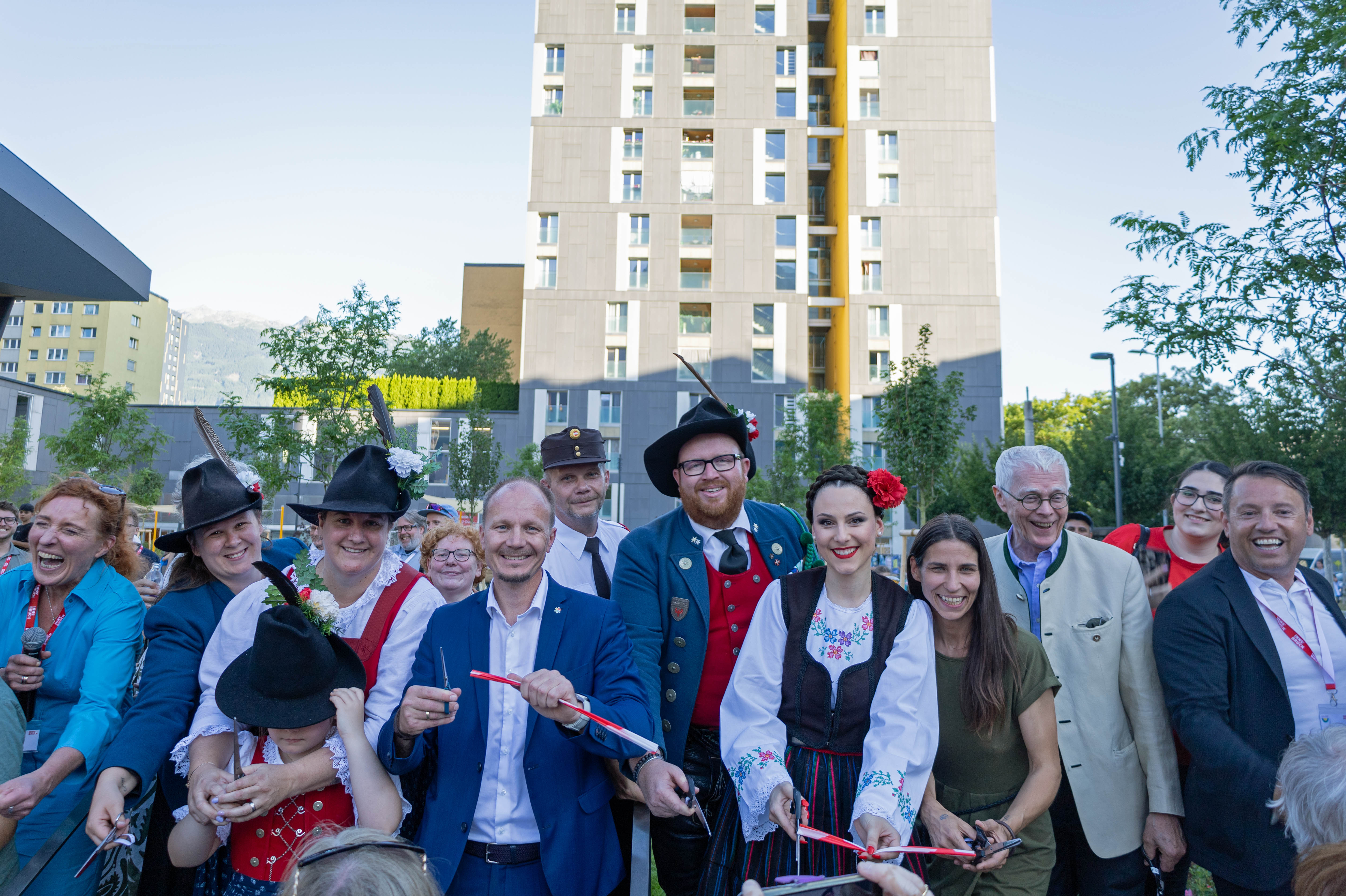 Gemeinsam mit den BürgerInnen des Olympischen Dorfs wurde der neue Platz feierlich eröffnet.