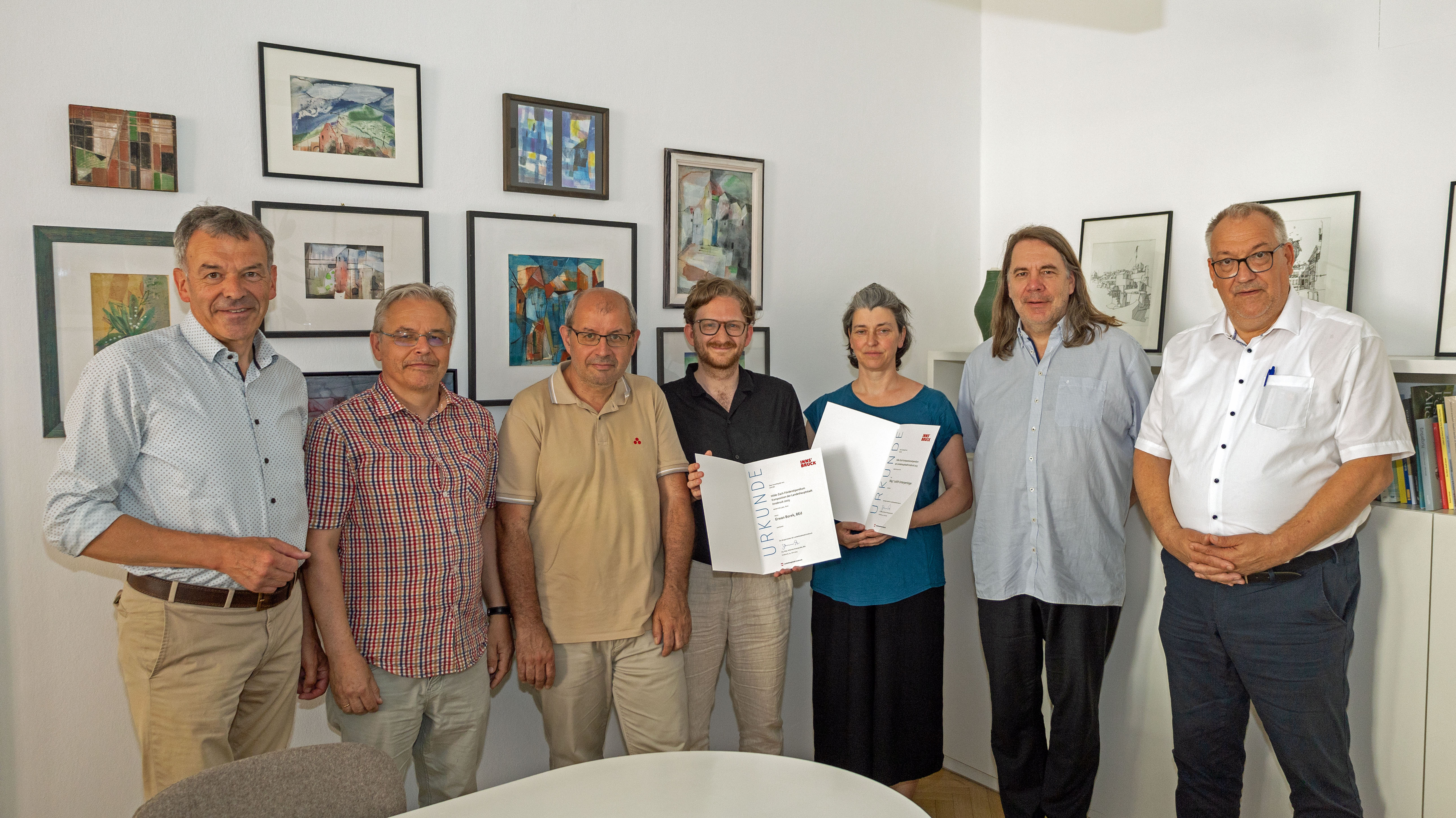 Die PreisträgerInnen mit (v.l.) Vizebürgermeister Georg Willi, den Jurymitgliedern Franz Gratl, Karlheinz Siessl, Harald Pröckl und Musikschuldirektor Wolfram Rosenberger.