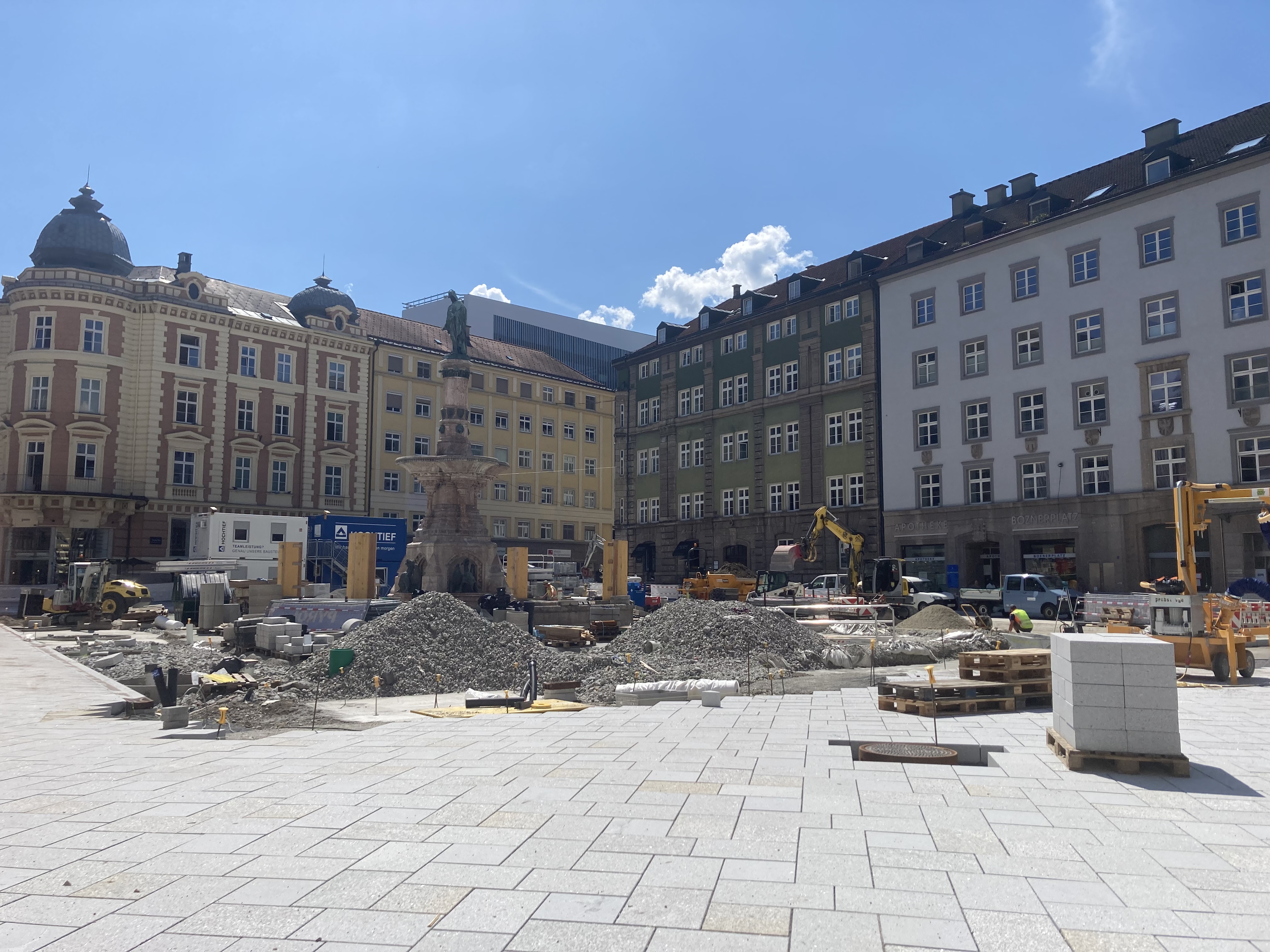 Der neue Bozner Platz nimmt Gestalt an.