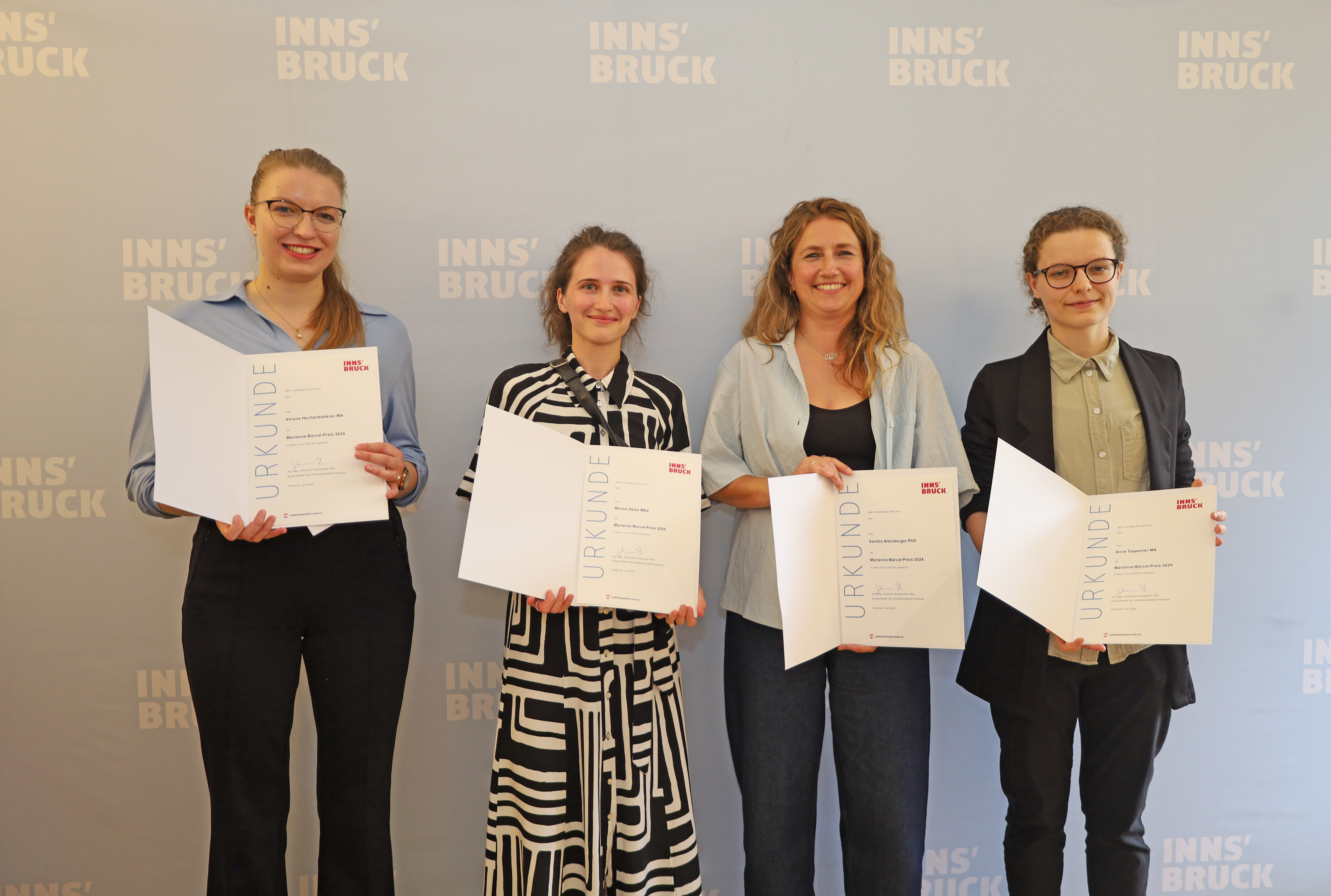 Die Preisträgerinnen des "Marianne-Barcal-Preis 2024": Verena Hechenblaikner, Miriam Heiss, Sandra Altenberger und Anna Tappeiner.