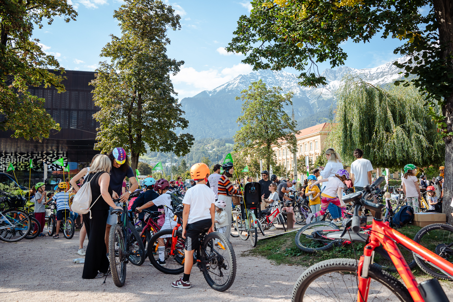 Die Kidical-Mass-Demo 2024 war ein voller
Erfolg. Auch heuer ist die Radparade für Jung
und Alt eines der Highlights der Europäischen
Mobilitätswoche.