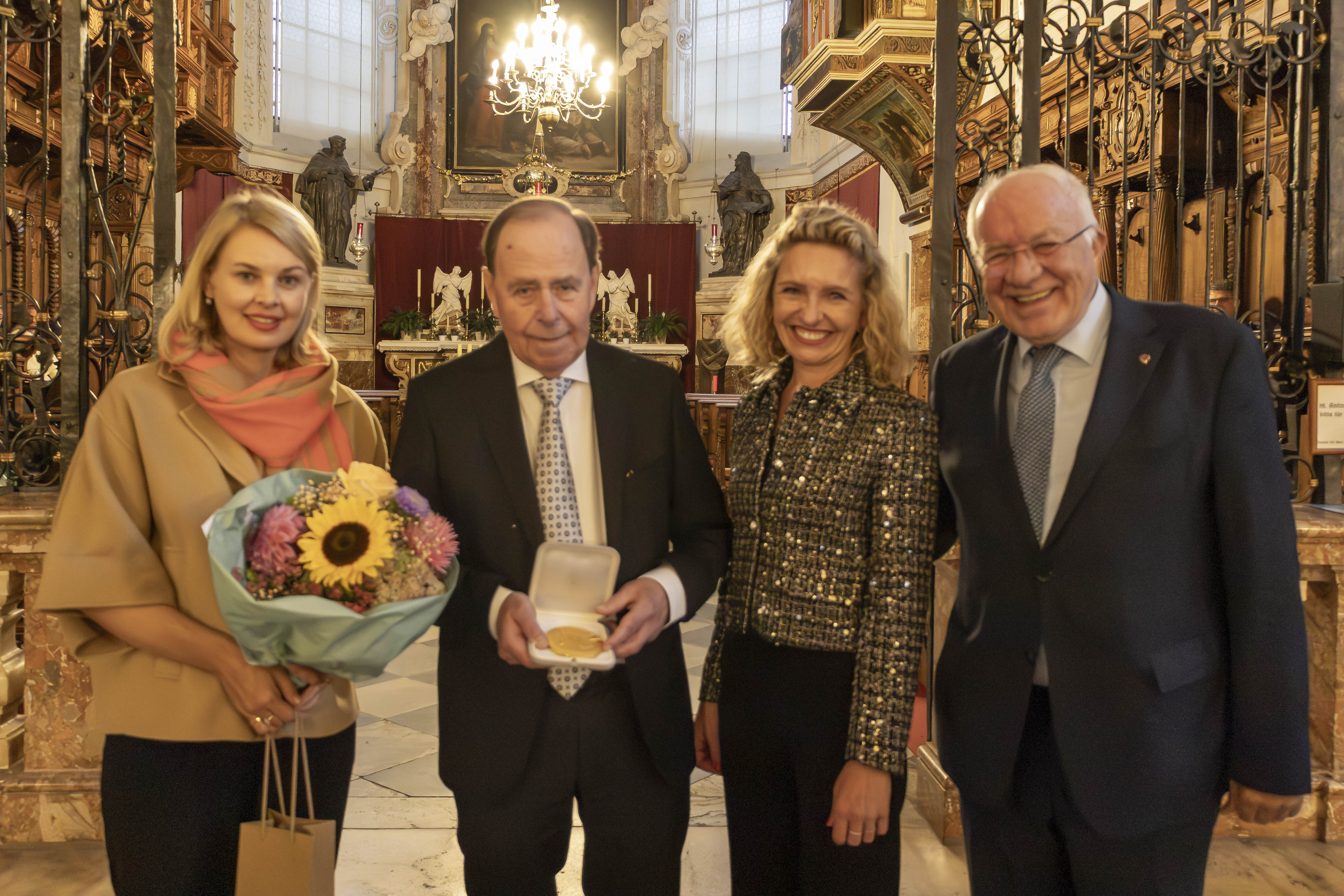Dem langjährigen Vorsitzenden der Wettbewerbsjury wurde für sein herausragendes Wirken in der Tiroler Orgelwelt sowie für sein besonderes Engagement um den Paul-Hofhaimer-Preis eine goldene Sondermedaille verliehen. Prof. Jaud lehrte ab 1977 am Tiroler Konservatorium und war zugleich Kustos der Ebert-Orgel in der Innsbrucker Hofkirche. Von 1978 bis 2018 wirkte er als Domorganist in Innsbruck, von 1986 bis 2013 zudem als Leiter der Orgelklasse am Konservatorium.