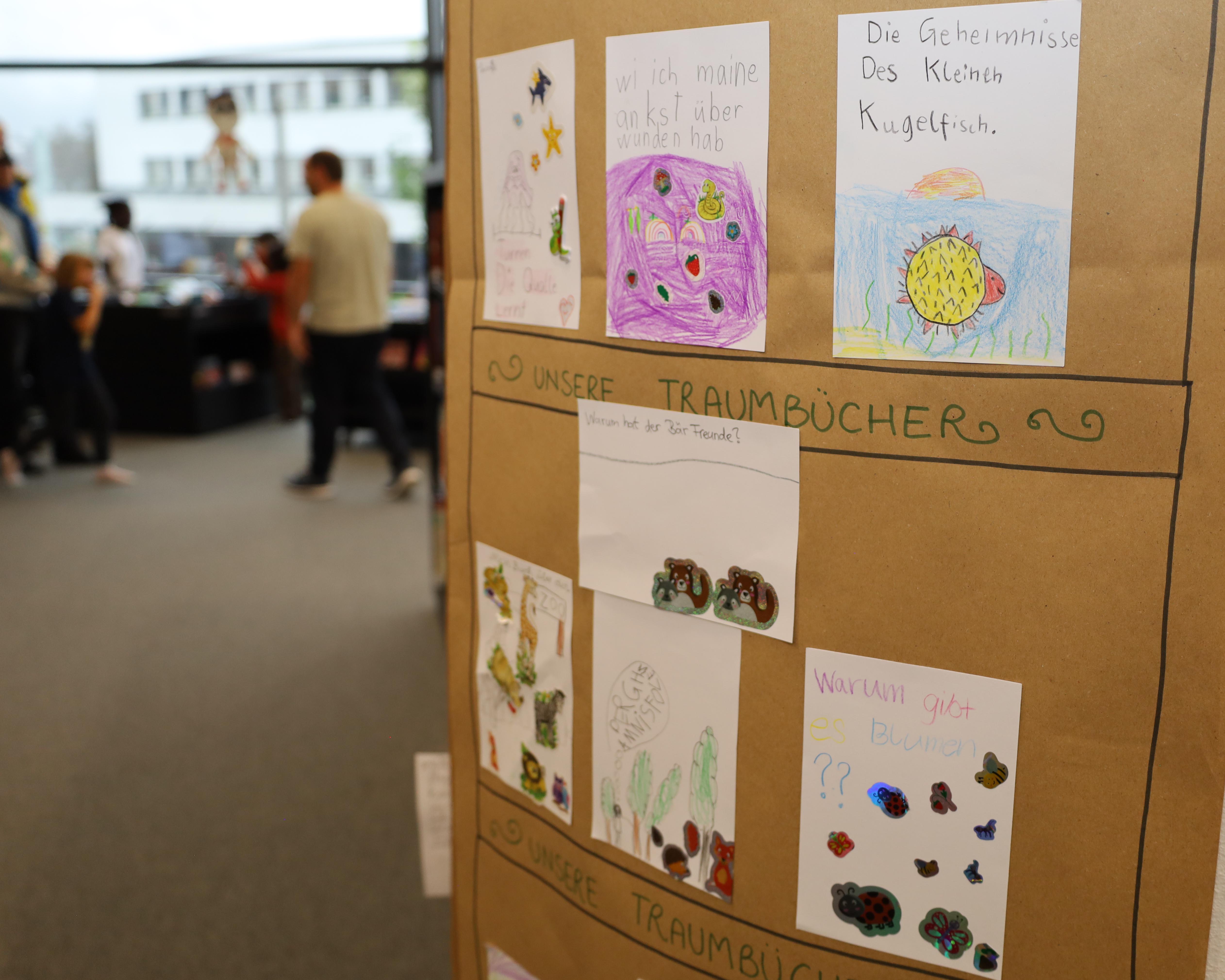 Die Kinder aus der Volksschule Leitgeb I gestalteten die Covers ihrer eigenen Bücher.