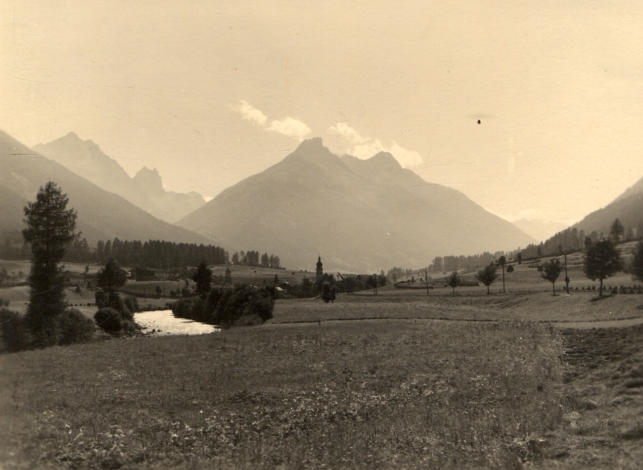 Blick in das Stubaital gegen Elfer und Habicht, datiert 1926.