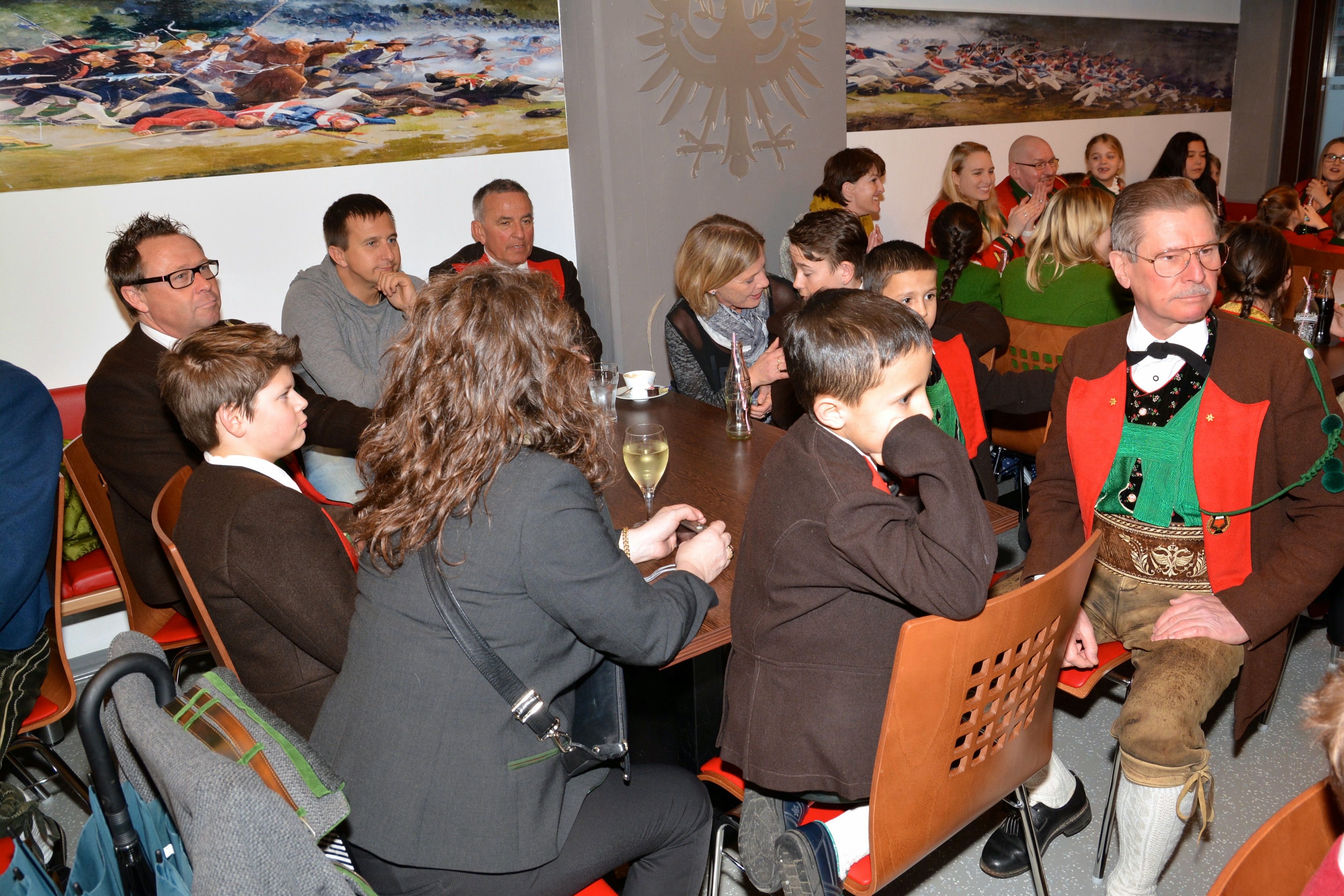 42 Kinder nahmen am Skirennen, und 58 am BAON-Königskettenschießen 2015 teil. Die Siegerehrungen dazu fanden im Schützenheim der Schützenkompanie Allerheiligen statt. Vizebürgermeister Christoph Kaufmann gratulierte herzlich.