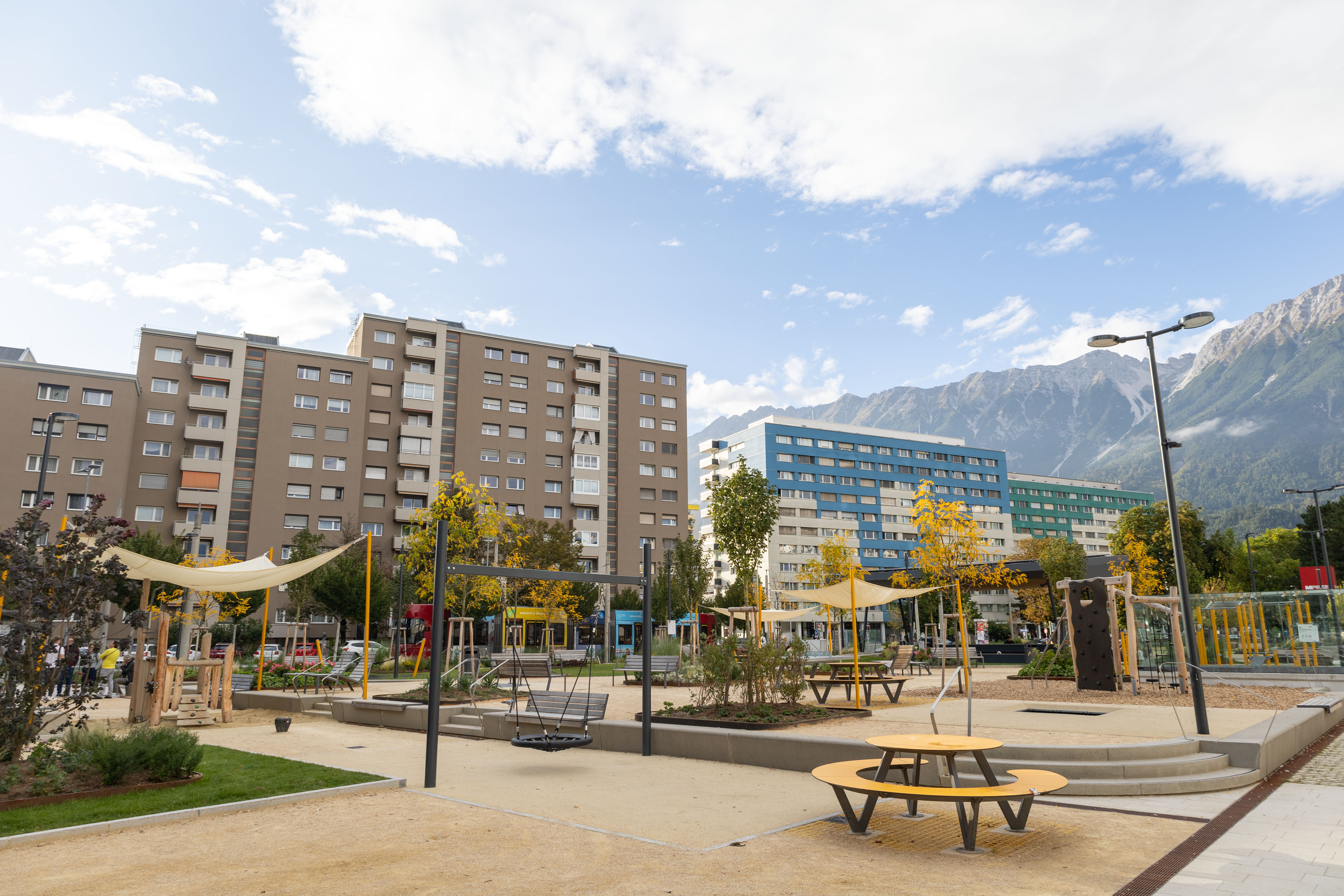 Der DDr.-Alois-Lugger-Platz im Olympischen Dorf wurde gemeinsam mit der Bevölkerung umgestaltet.