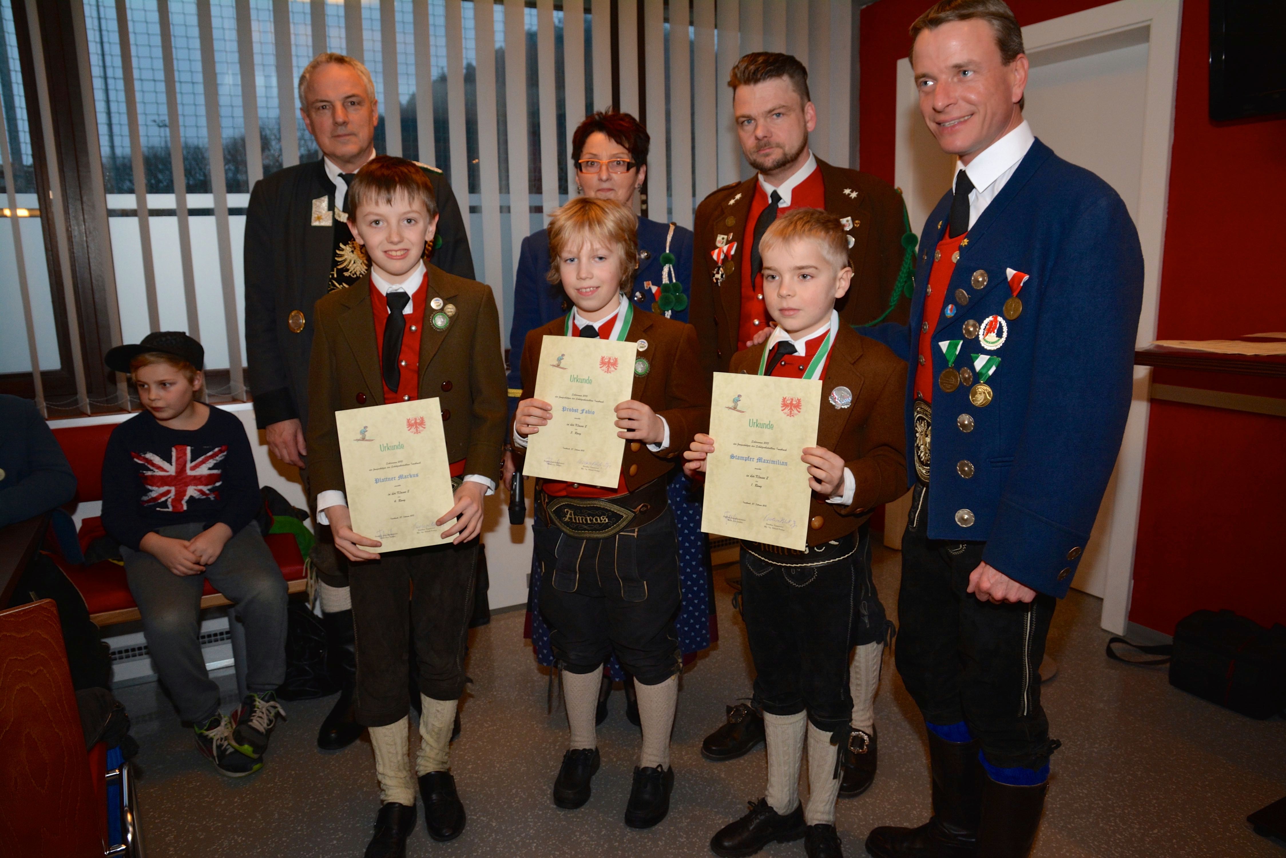 42 Kinder nahmen am Skirennen, und 58 am BAON-Königskettenschießen 2015 teil. Die Siegerehrungen dazu fanden im Schützenheim der Schützenkompanie Allerheiligen statt. Vizebürgermeister Christoph Kaufmann gratulierte herzlich.