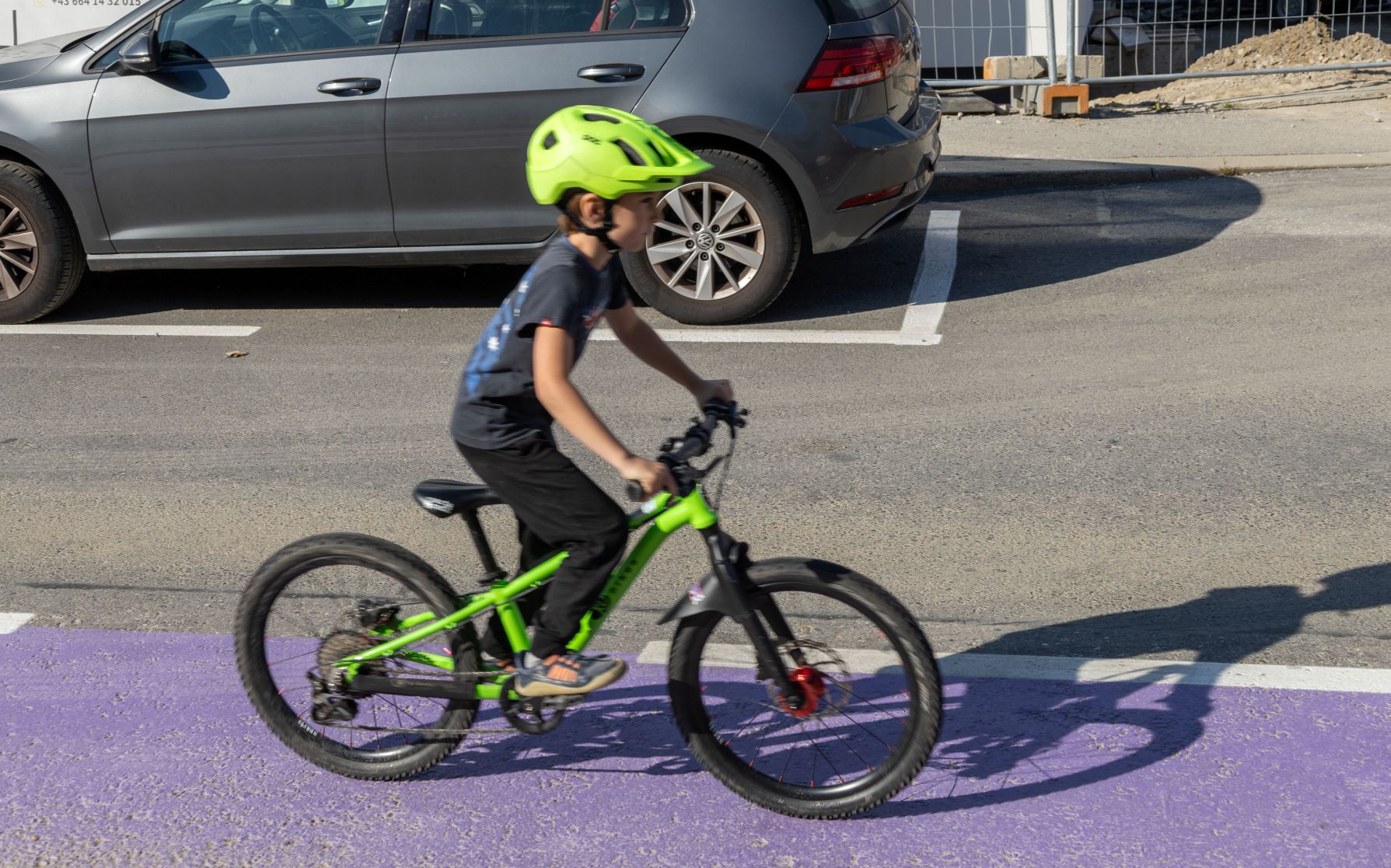Mit dem nun durchgängig markierten Radstreifen wurde die Sicherheit für alle Verkehrsteilnehmer erhöht.