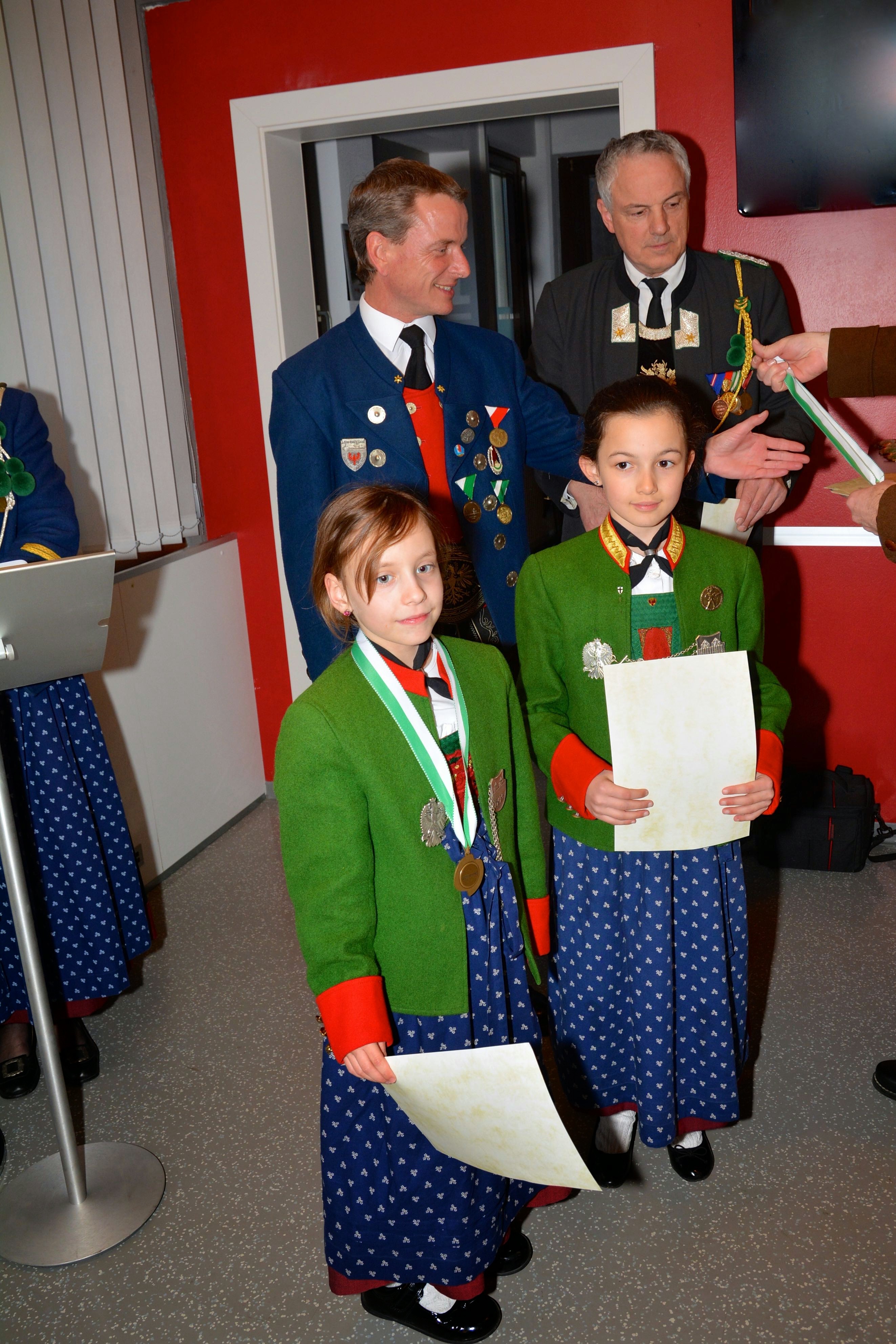 42 Kinder nahmen am Skirennen, und 58 am BAON-Königskettenschießen 2015 teil. Die Siegerehrungen dazu fanden im Schützenheim der Schützenkompanie Allerheiligen statt. Vizebürgermeister Christoph Kaufmann gratulierte herzlich.