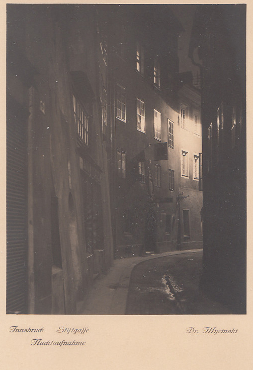Nachtaufnahme in der Stiftgasse des Fotografen Richard Mycinski.