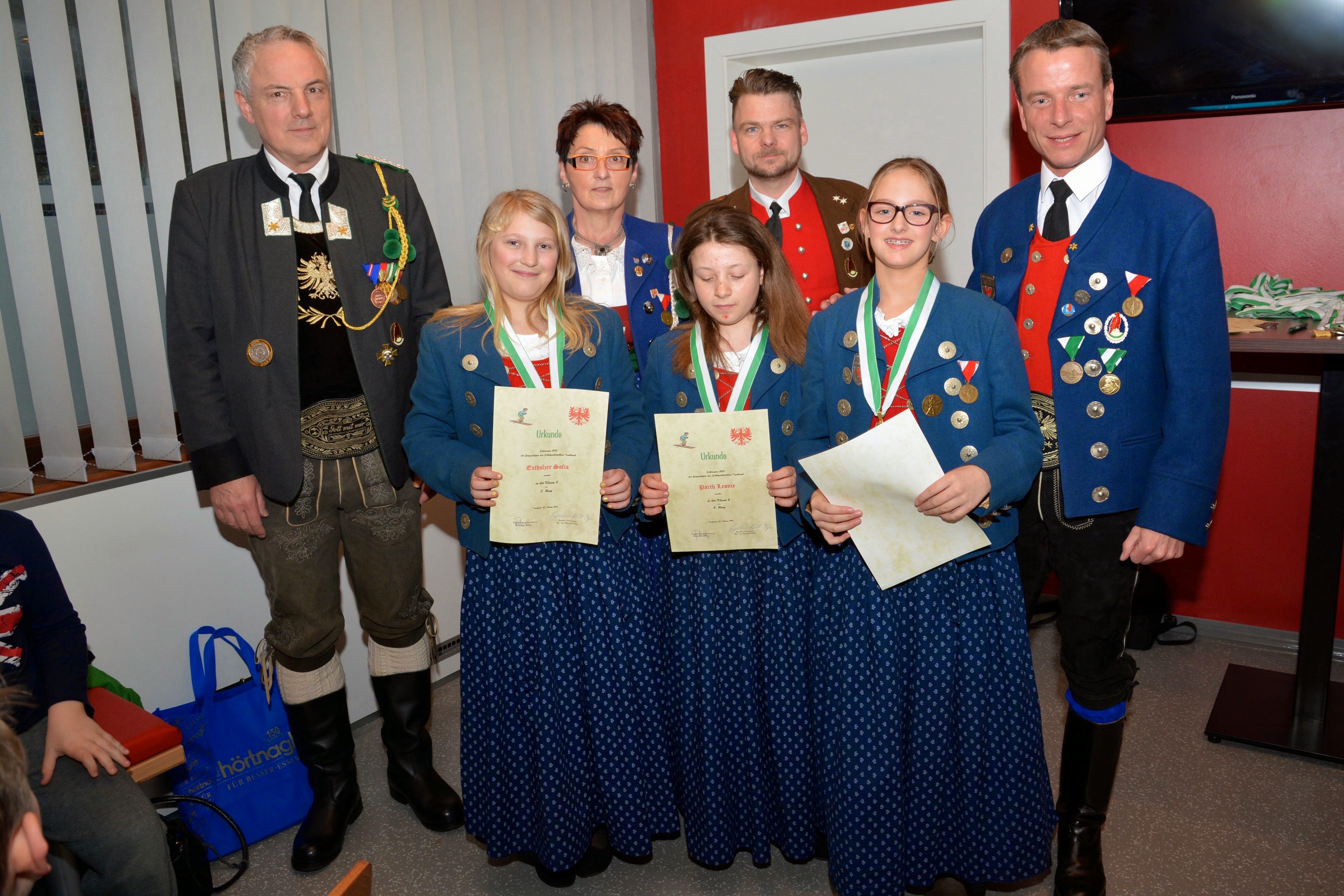 42 Kinder nahmen am Skirennen, und 58 am BAON-Königskettenschießen 2015 teil. Die Siegerehrungen dazu fanden im Schützenheim der Schützenkompanie Allerheiligen statt. Vizebürgermeister Christoph Kaufmann gratulierte herzlich.