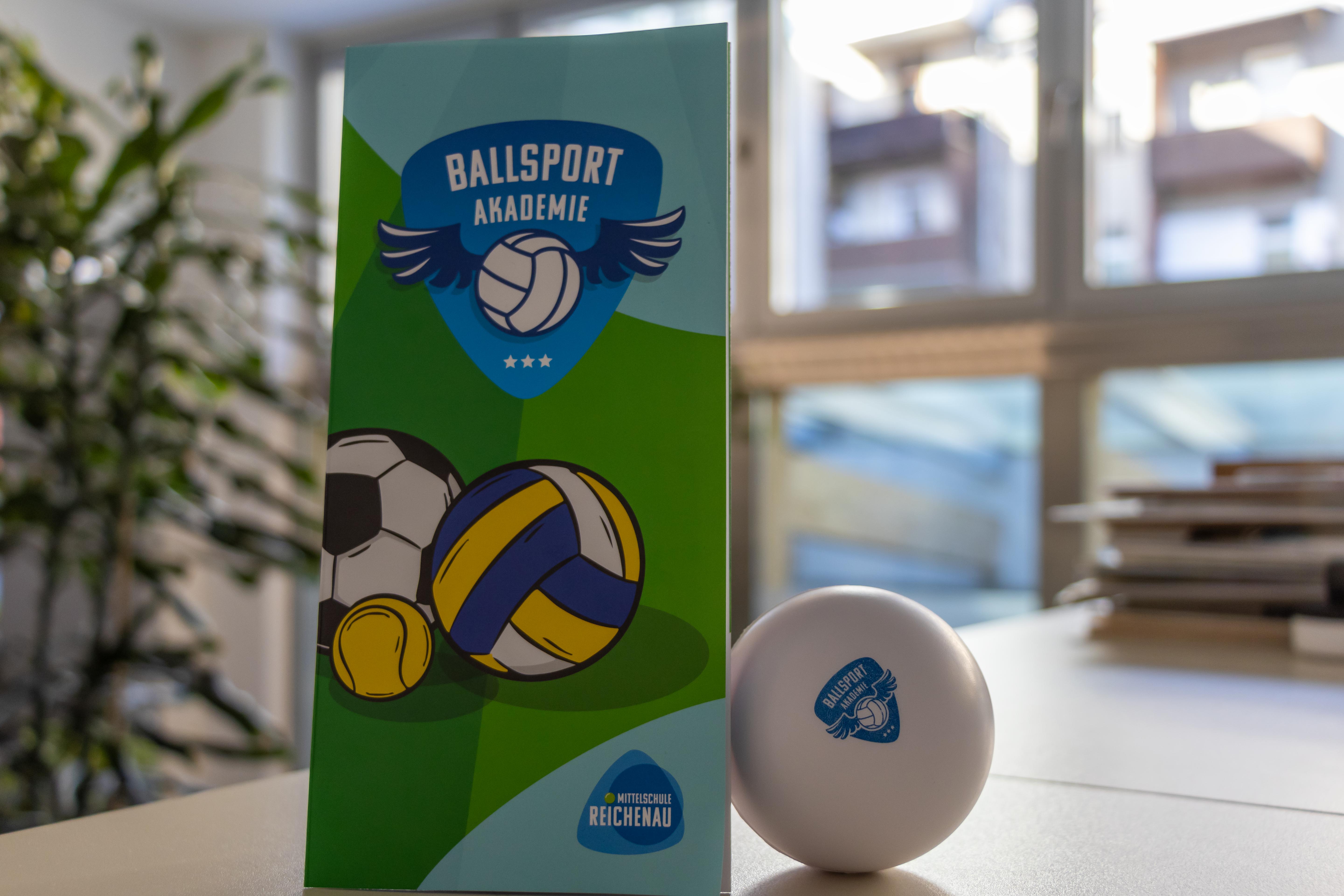 Die Ballsport Akademie Innsbruck verbindet schulische Bildung und sportliche Förderung. Ab Herbst 2026 startet das neue Ausbildungsmodell an der Sportmittelschule Reichenau.