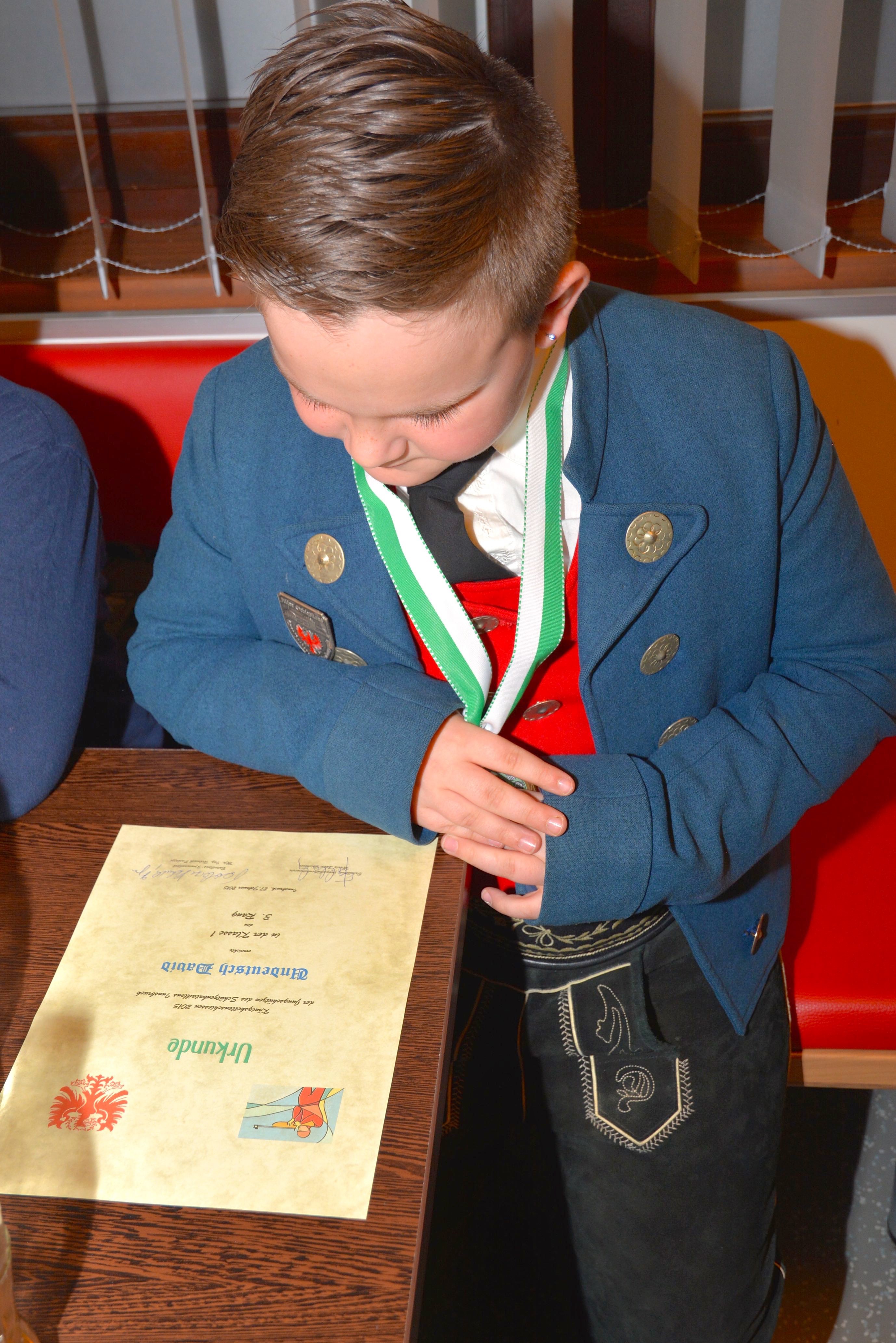 42 Kinder nahmen am Skirennen, und 58 am BAON-Königskettenschießen 2015 teil. Die Siegerehrungen dazu fanden im Schützenheim der Schützenkompanie Allerheiligen statt. Vizebürgermeister Christoph Kaufmann gratulierte herzlich.