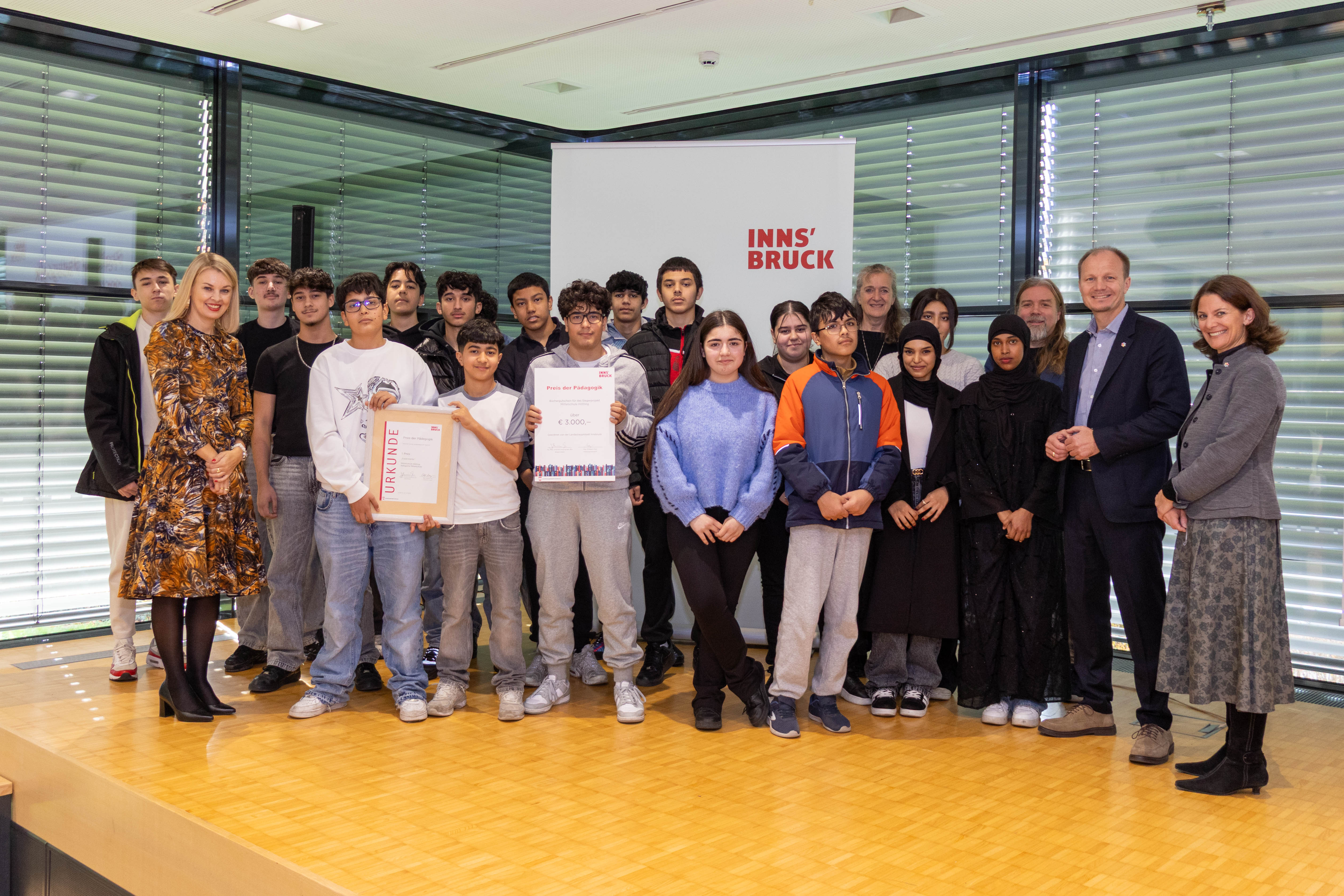 Über den ersten Preis in der Kategorie "Mittelschule" durfte sich die Mittelschule Hötting für ihr Projekt „Experimente“ freuen.