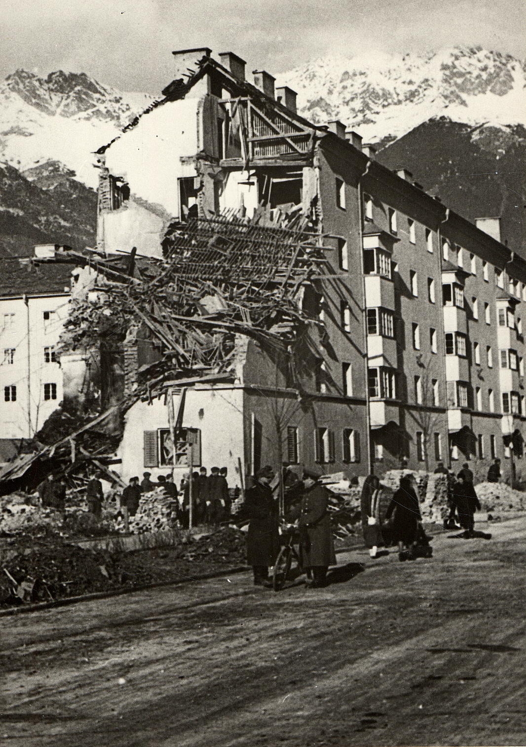 Kriegsschäden der Südtiroler Siedlung Spechbacher Straße 40.