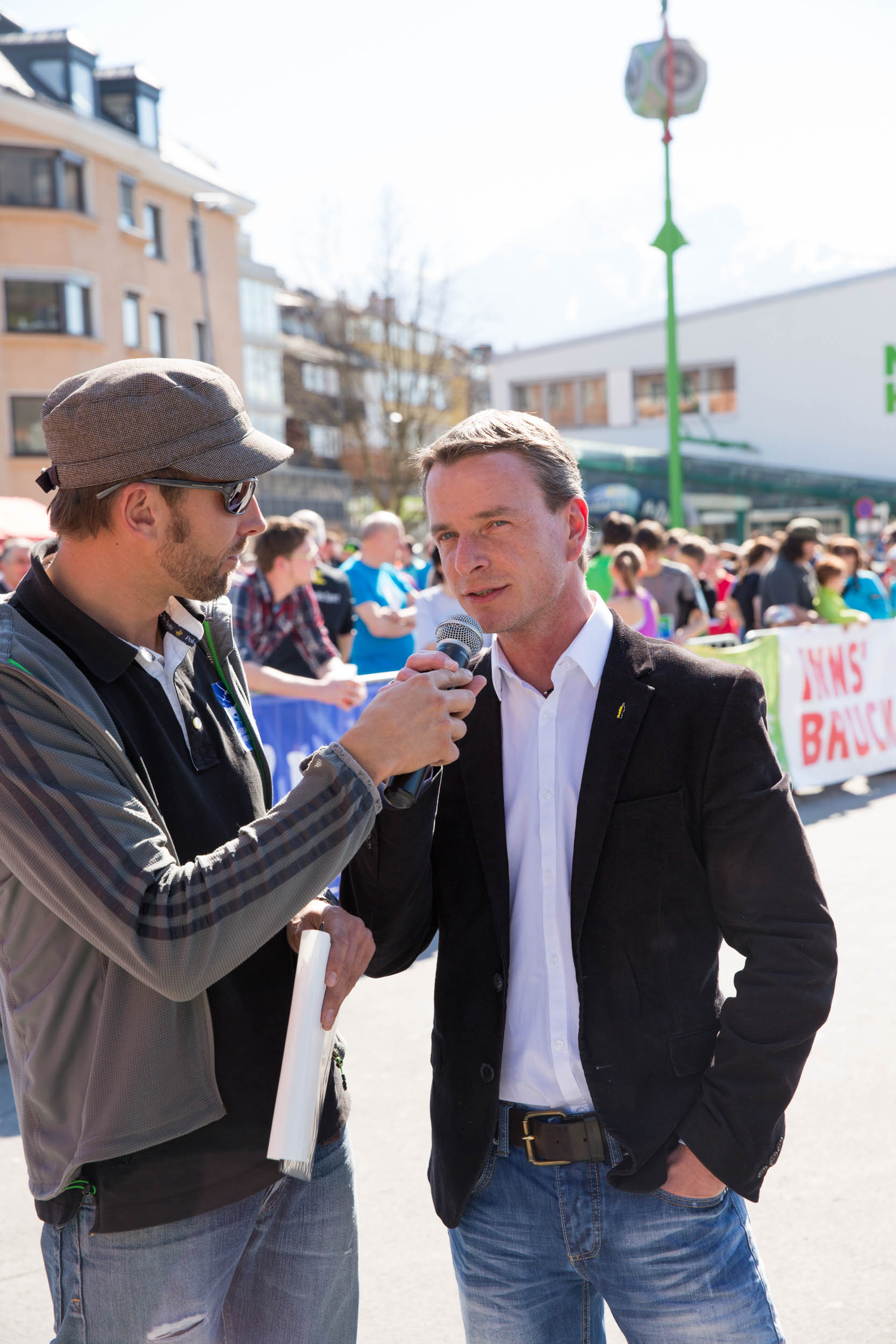 Über 1.000 LäuferInnen starteten am 28. März beim Innsbrucker Frühlingslauf. Entsprechend dem Motto zeigte sich auch das Wetter von seiner besten Seite und belohnte die sportlichen TeilnehmerInnen mit viel Sonne. Vizebürgermeister Christoph Kaufmann gratulierte den SportlerInnen.