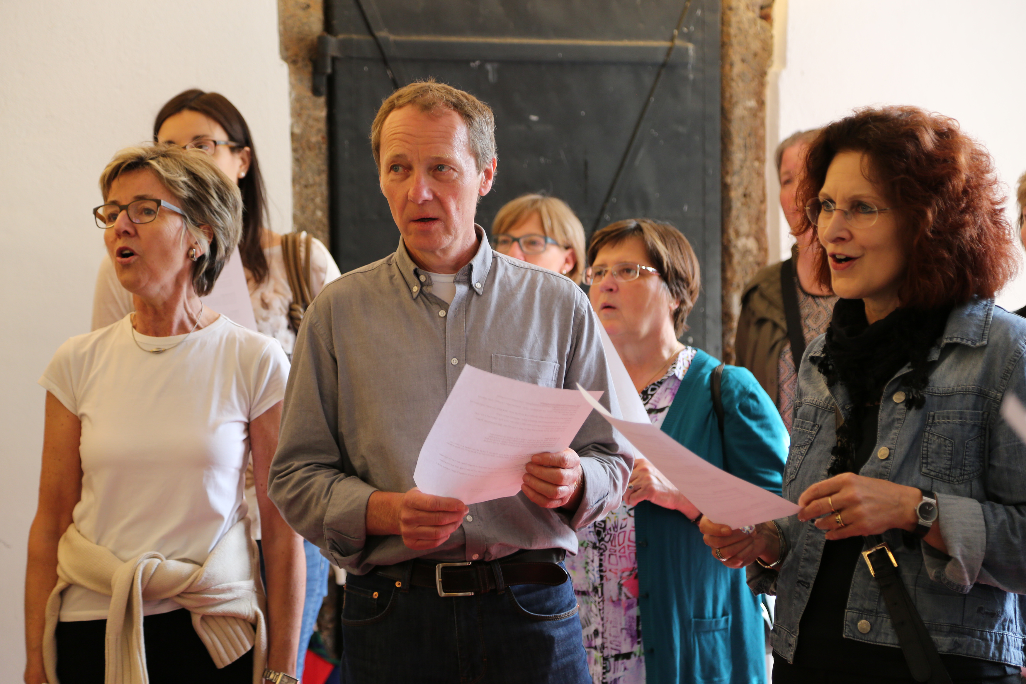 Im Palais Trapp sangen die "Gernsingenden Falschsänger" bei der "Trau mi nit-Station".