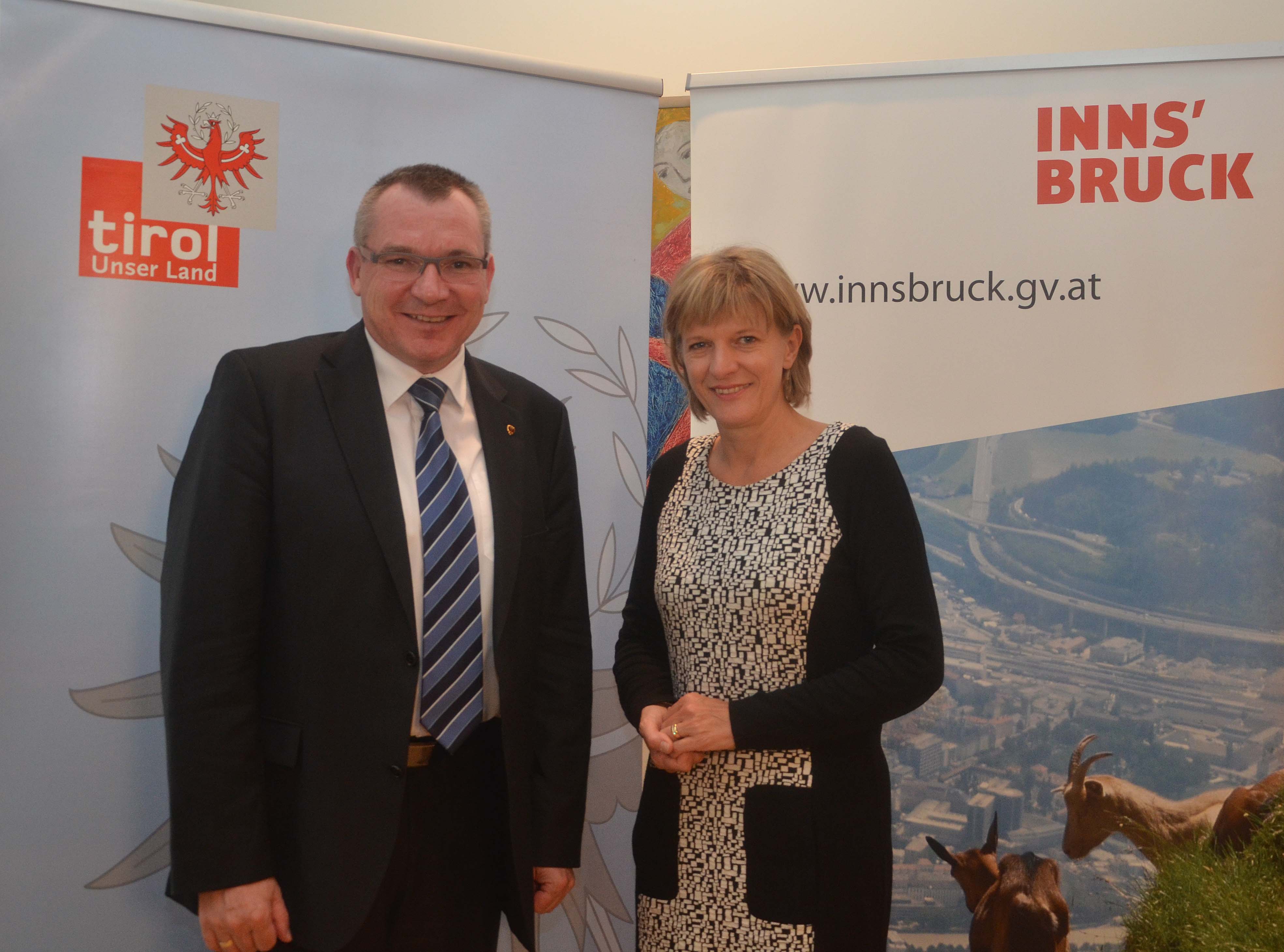 Gemeindelandesrat Johannes Tratter und Bürgermeisterin Christine Oppitz-Plörer informierten über die Bürgerbeteiligung in der Tiroler Landeshauptstadt.
