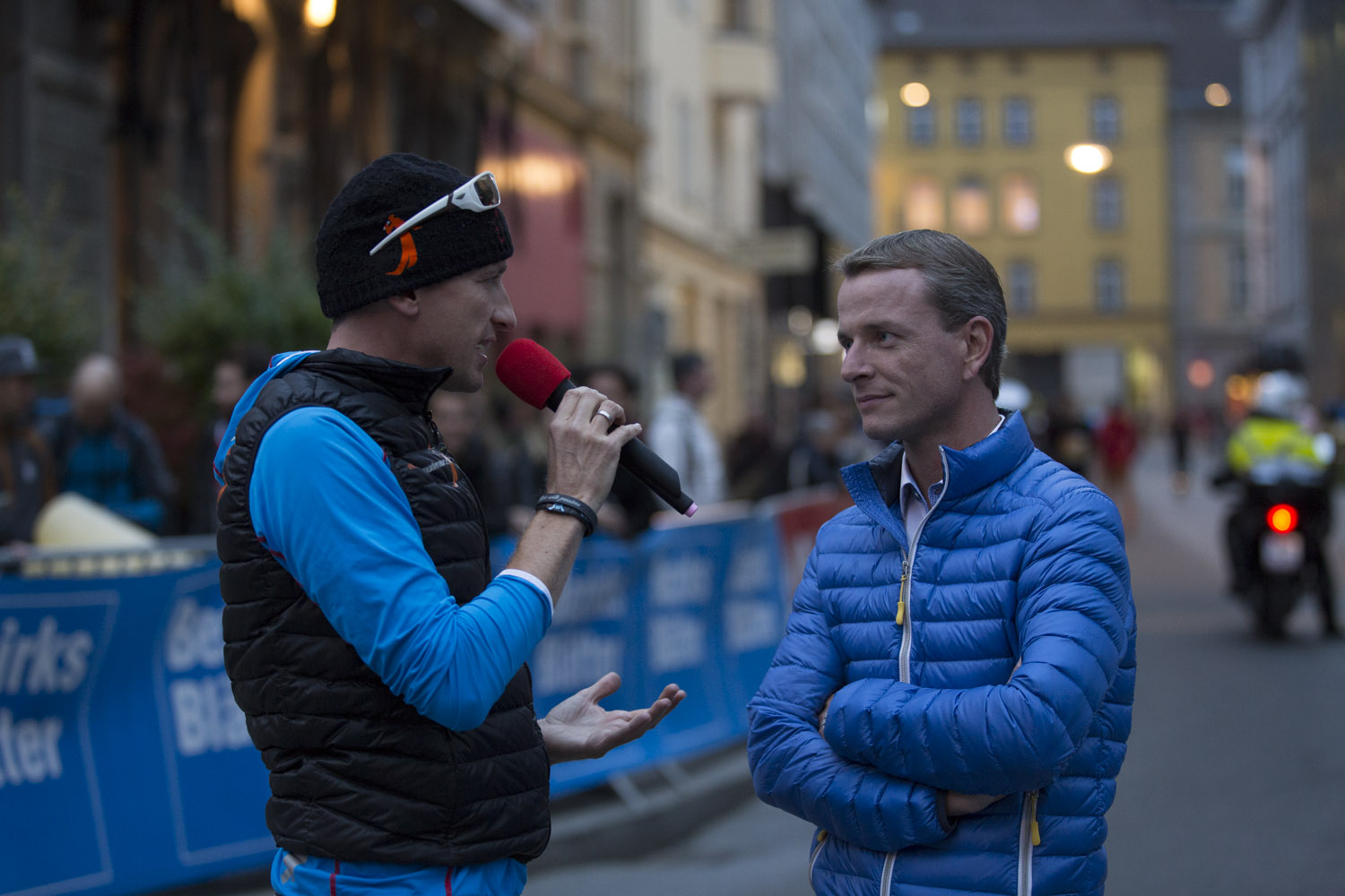 Am 26. September um 19:00 Uhr fiel am Sparkassenplatz der Startschuss für den 4. Innsbrucker NightRUN. Auch Vizebürgermeister Christoph Kaufmann war gekommen, um den Sportlerinnen die Daumen zu drücken. Sie bewältigten Distanzen von 4,2 km (Fitnesslauf), 8,4 km (Volkslauf) oder 21,1 km (Halbmarathon).