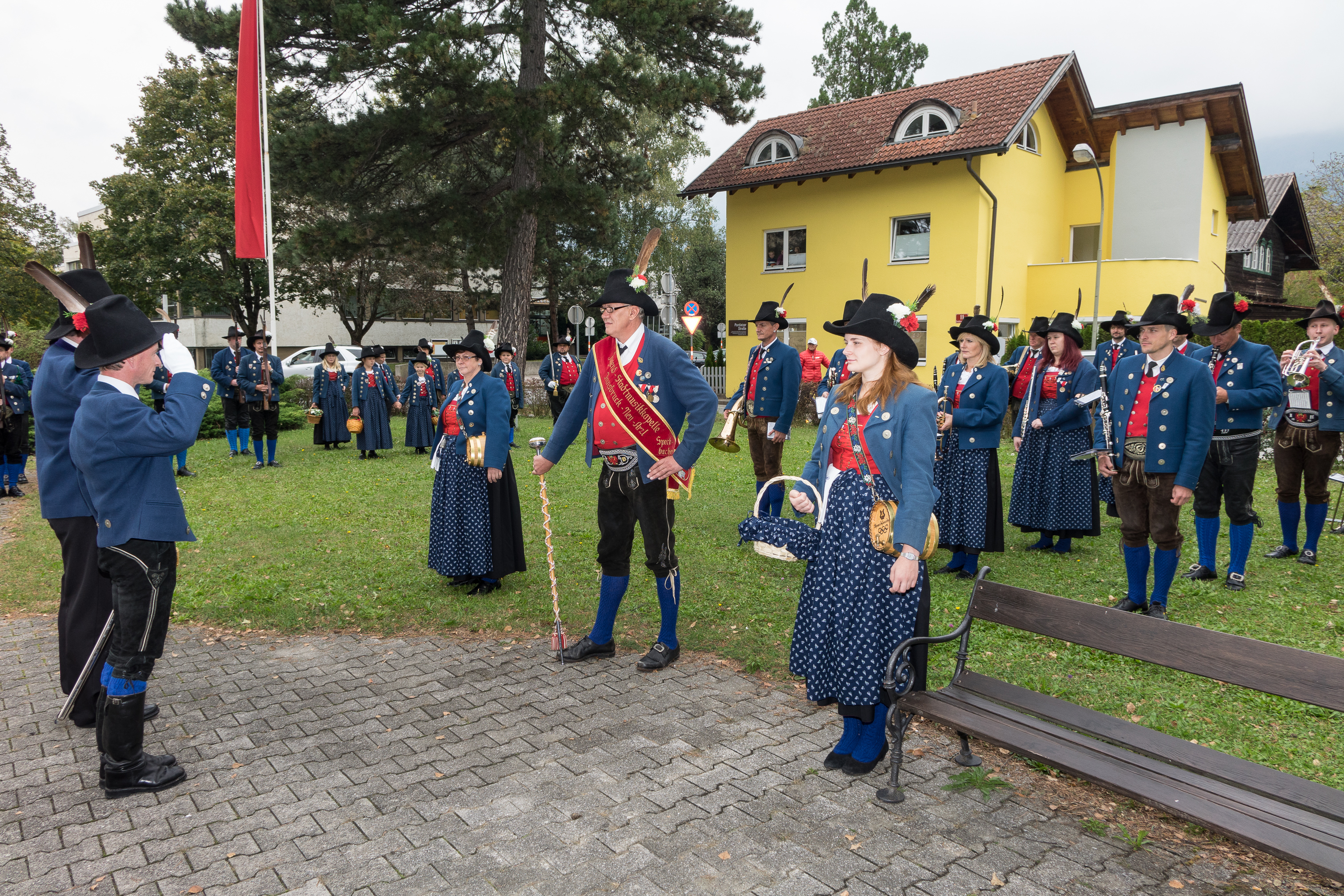Am Sonntag, den 27. September, fand das 55. Kirchweihfest in der Pfarre St. Pius X statt, bei dem auch Vizebürgermeister Christoph Kaufmann anwesend war. Im Anschluss lud das Straßenfest in der Spingeser Straße zum Feiern und gemütlichen Beisammensein ein.