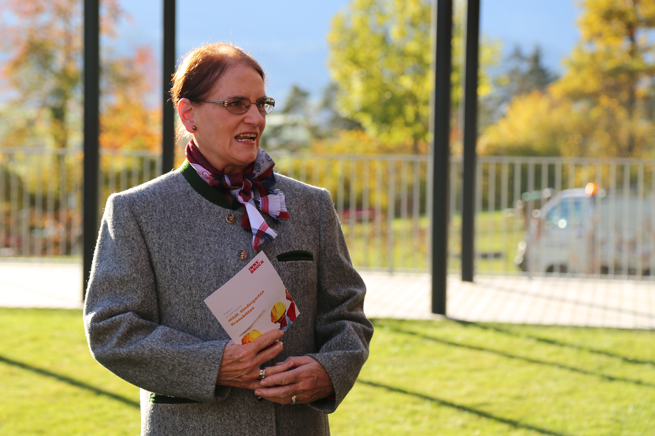 Hildegard Auer erläuterte, warum die Initiative Lebensraum Kranebitten eine Linde stiftete.