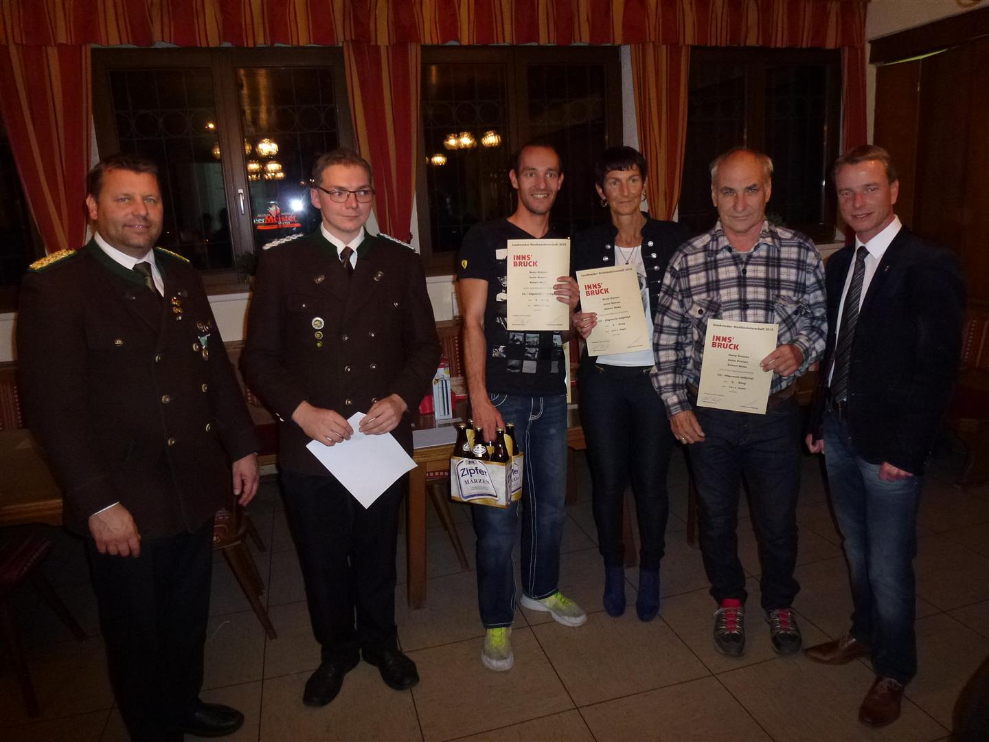 Die Schützengilde Reichenau veranstaltete vom 27. bis 31. Oktober die Innsbrucker Stadtmeisterschaft des Bezirkbundes Innsbruck. Sportreferent und Vizebürgermeister Christoph Kaufmann ließ es sich nicht nehmen persönlich die Siegerehrung‎ mit mit Obmann und Oberschützenmeister Harald Gutsch und Bezirksoberschützenmeister Joachim Steinlechner durchzuführen.