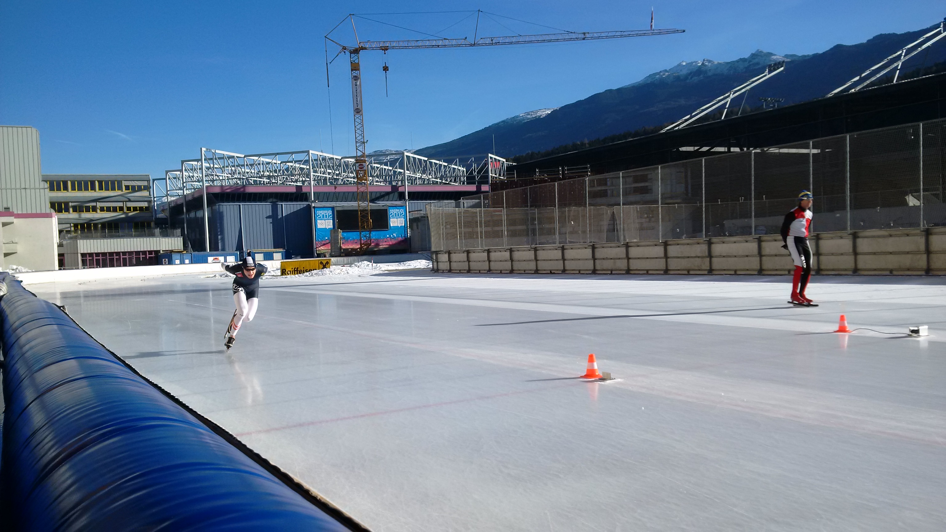 Der Uni Speedskating Club Innsbruck veranstaltete die Österreichischen Staatsmeisterschaften in Eisschnelllaufen Allround 2015/2016 in Innsbruck. Vizebürgermeister und Sportreferent Christoph Kaufmann nahm die Siegerehrung vor und  ‎gratulierte den beiden TirolerInnen Vanessa Bittner und Linus Heidegger zum Staatsmeistertitel. Gleichzeitig dankteer Obmann Werner Jäger und seinem Team für die hervorragende Organisation.