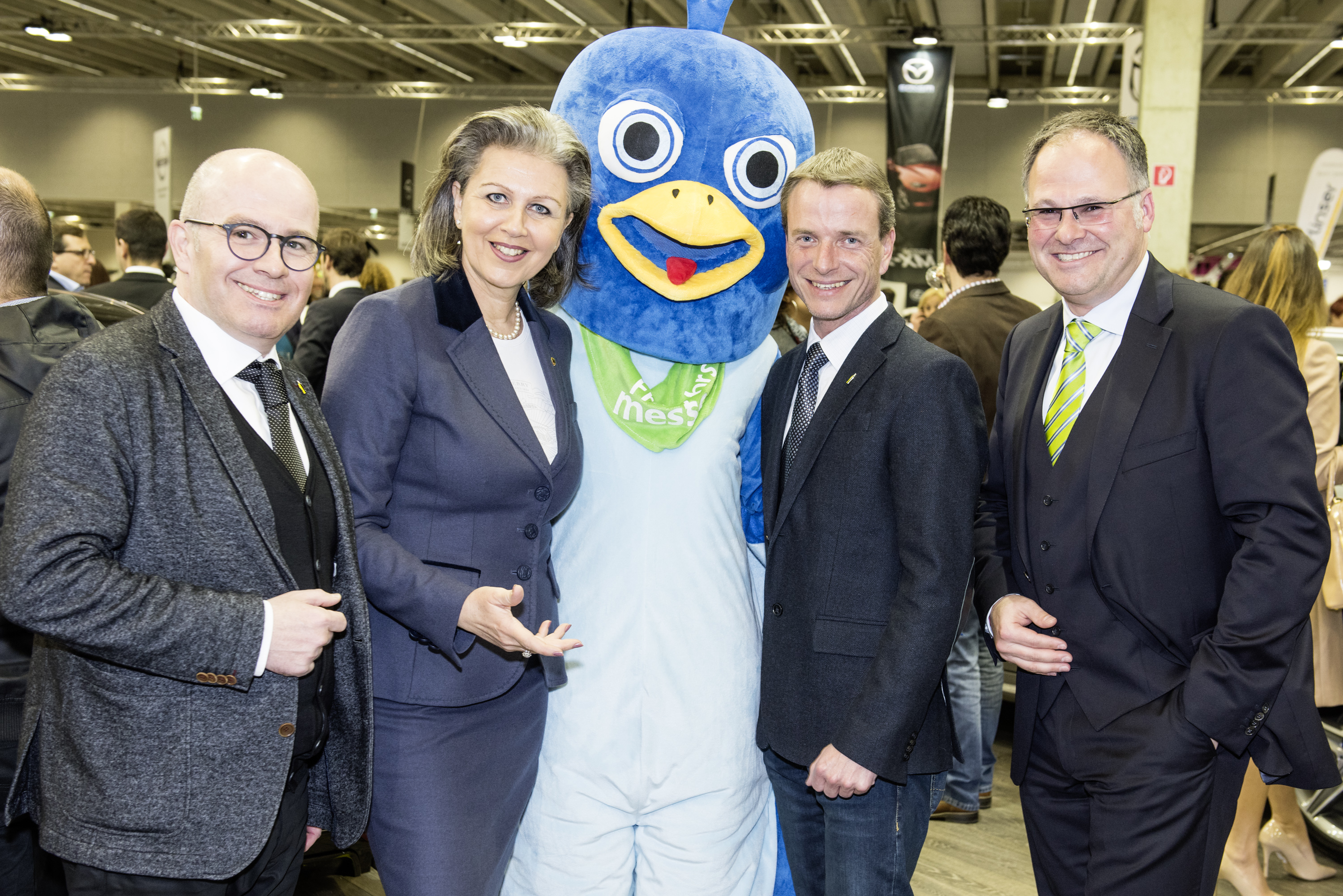 Bei der Eröffnung der Innsbrucker Ferienmesse machte sich Vizebürgermeister Christoph Kaufmann nach einleitenden Grußworten selbst ein Bild vom Angebot in den Messehallen.
