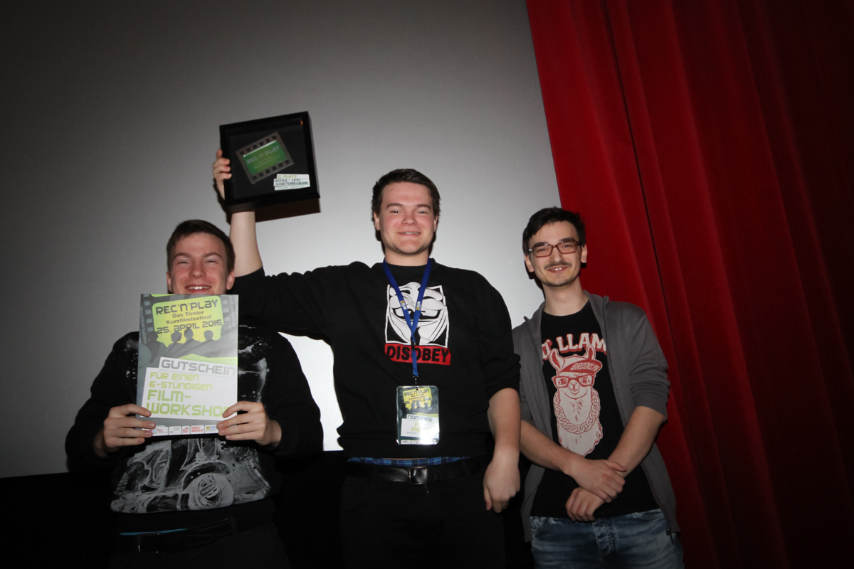 Der zweite Platz es diesjährigen REC'n'PLAY-Kurzfilmfestivals, Kategorie „Oberstufe“, sowie eine kleinere Ausgabe des REC'n'PLAY-Awards ging an „Für immer“, der Kurzfilm vom Filmteam rund um Benedikt Troi.