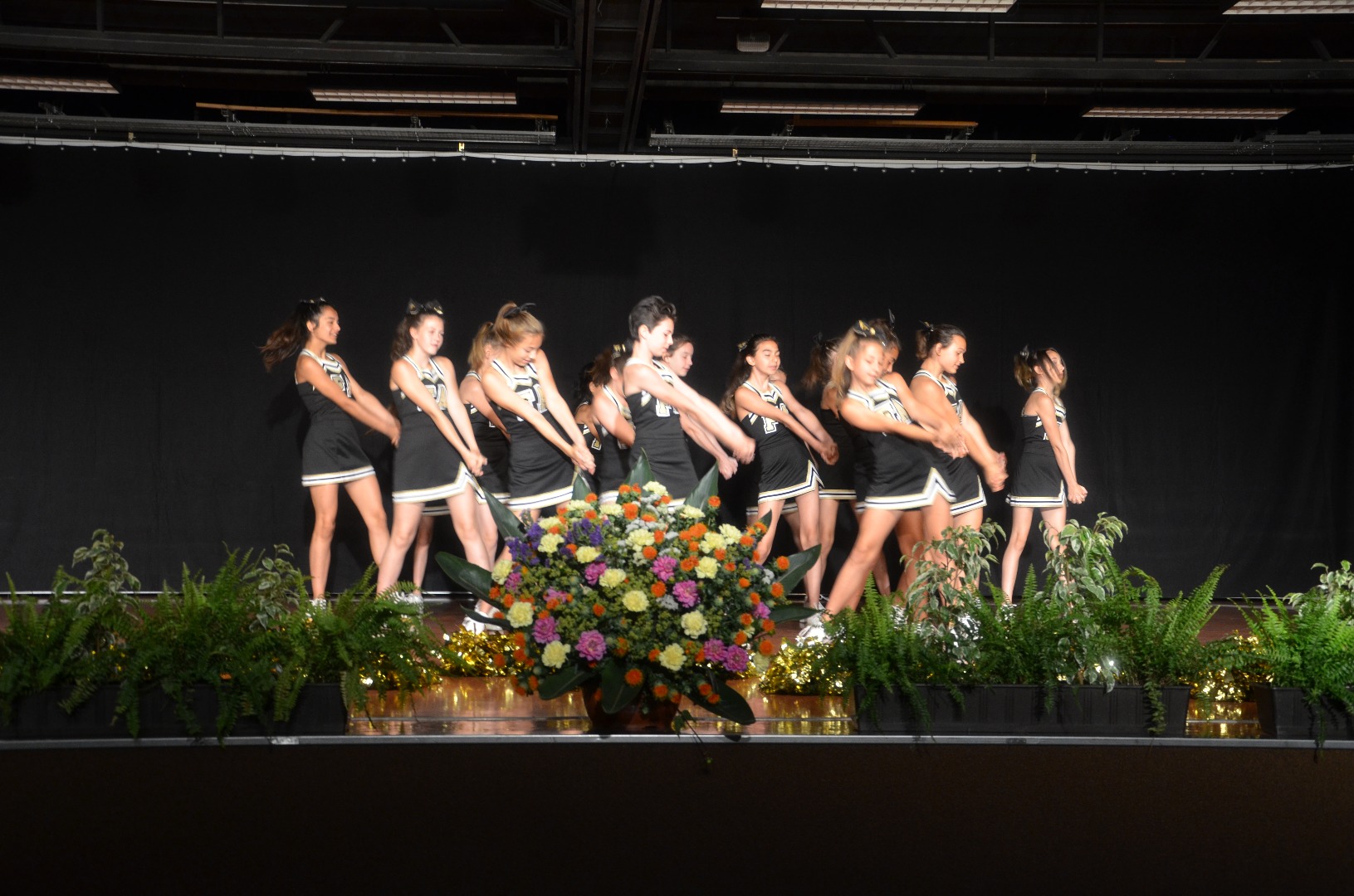 Cheerleaderinnen der NMS Hötting West