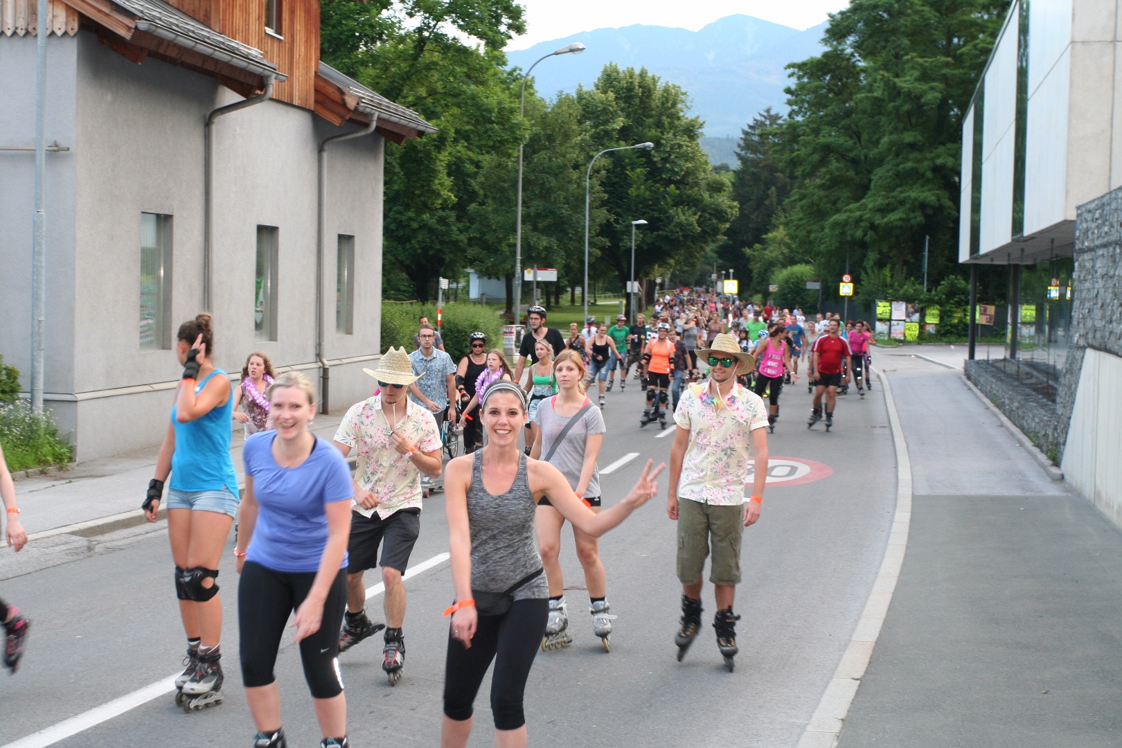 Auch Sportveranstaltungen gehören zum Straßenbild in Innsbruck: 2016 waren mehr als 10.000 TeilnehmerInnen beim „Happy Nightskate“ dabei und sorgten für eine tolle Stimmung beim Skate durch die Stadt.