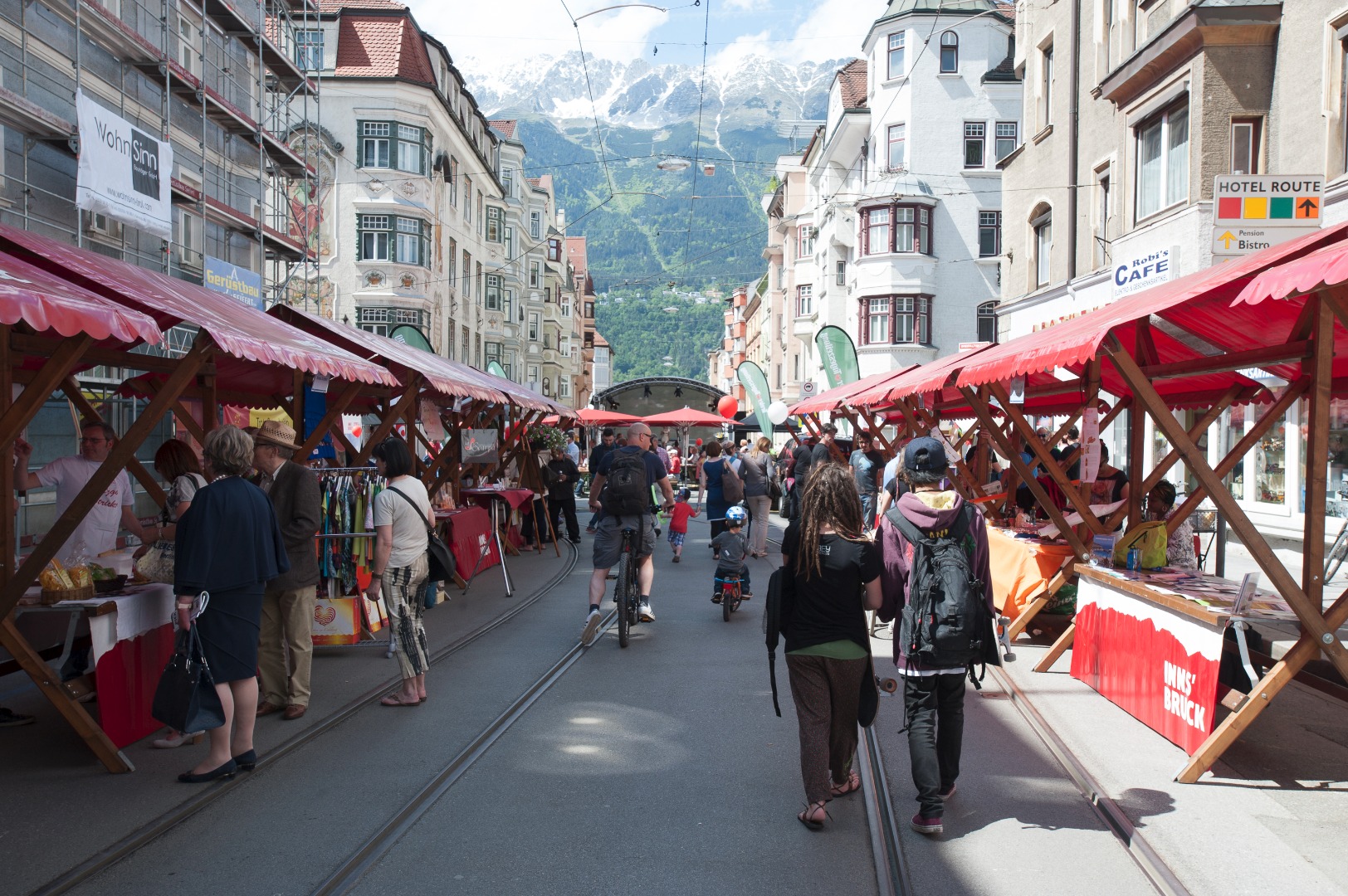 Viele BesucherInnen bei den Stadtteilfesten in Pradl und Wilten: Neben musikalischer Unterhaltung kamen auch Kultur, Sport und Spaß nicht zu kurz.
